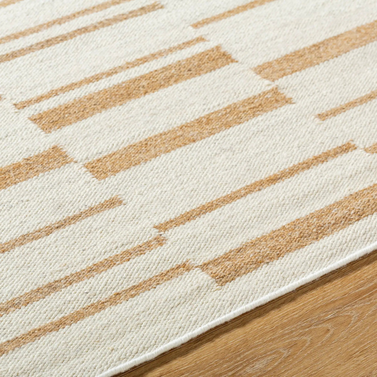 Lanesra LAR-2300 Ivory Area Rug by LIVABLISS