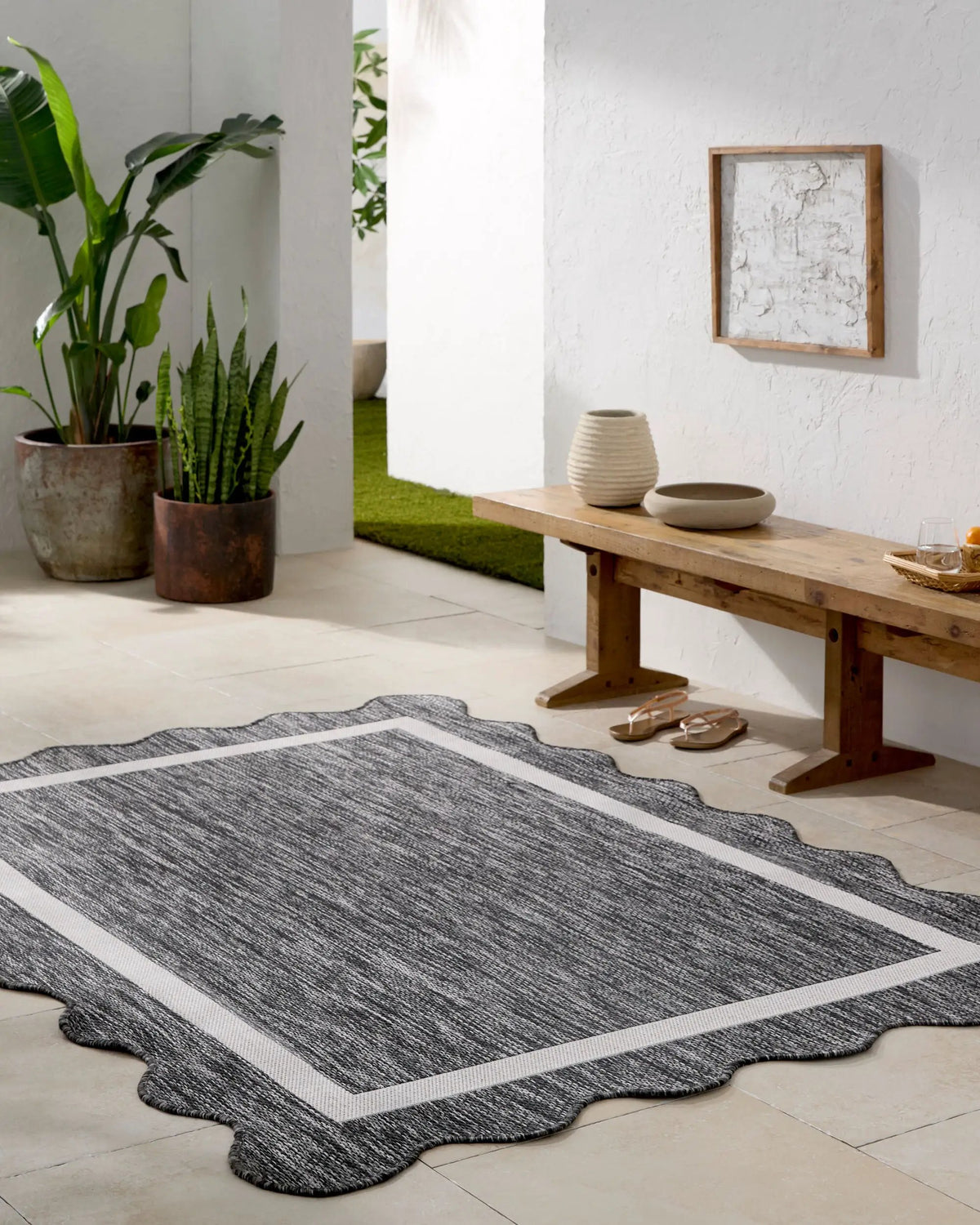 LIVABLISS Miami Beach MBH-2319 Black Area Rug