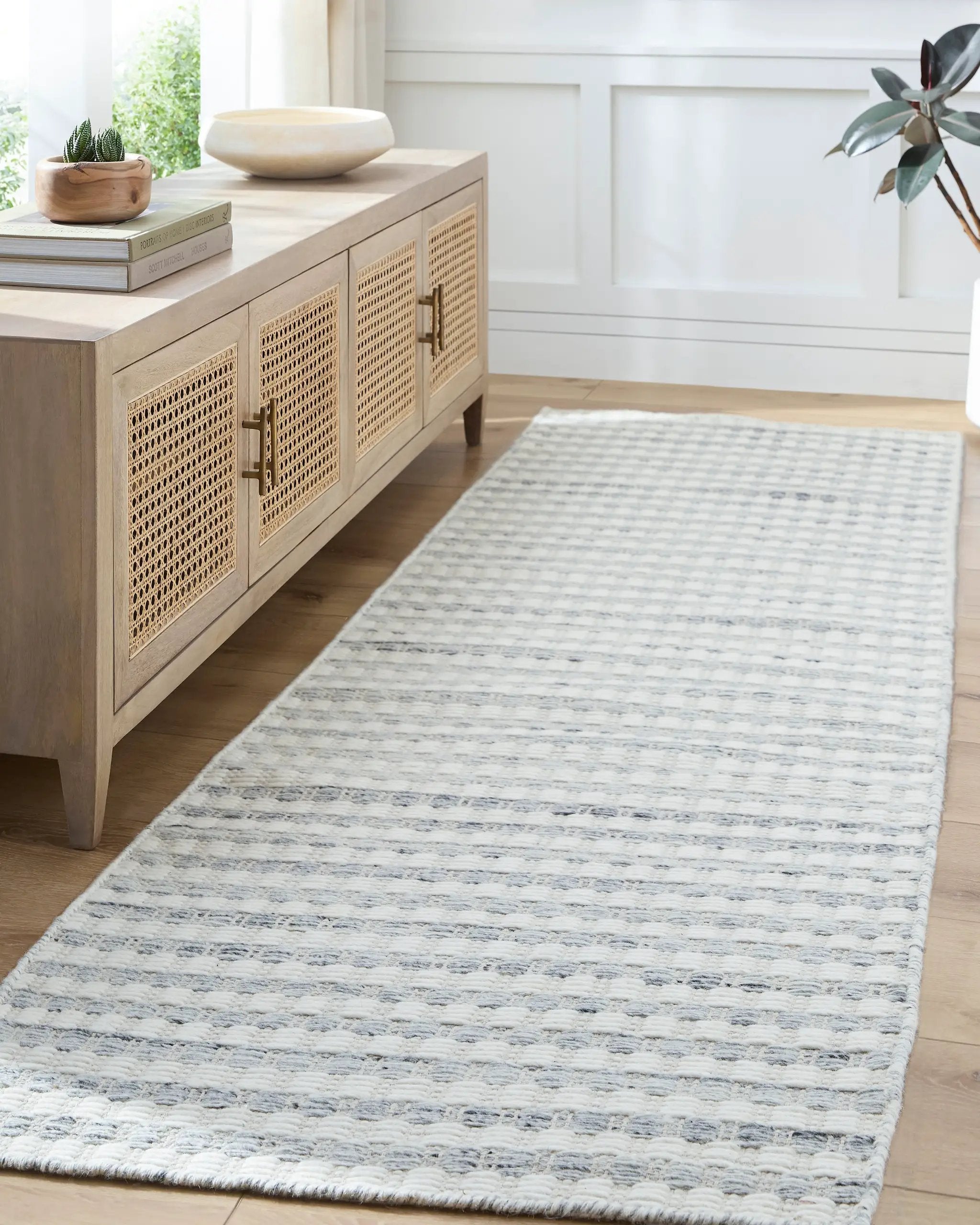 Mardin MDI-2358 Ivory Area Rug by LIVABLISS