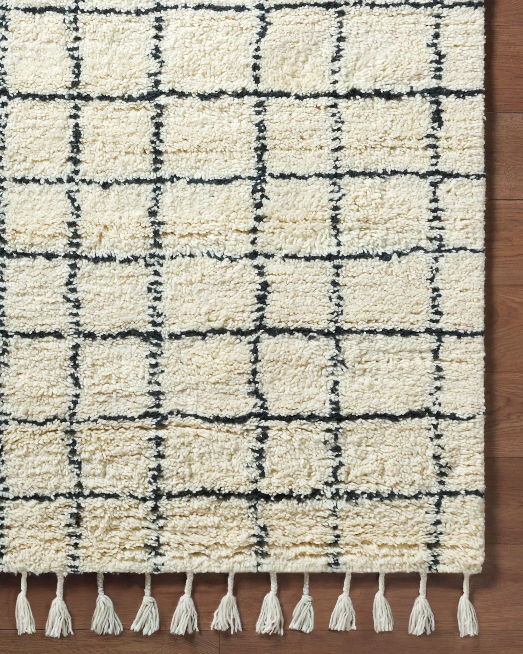 Mirela MMI-2303 Ivory Area Rug by LIVABLISS