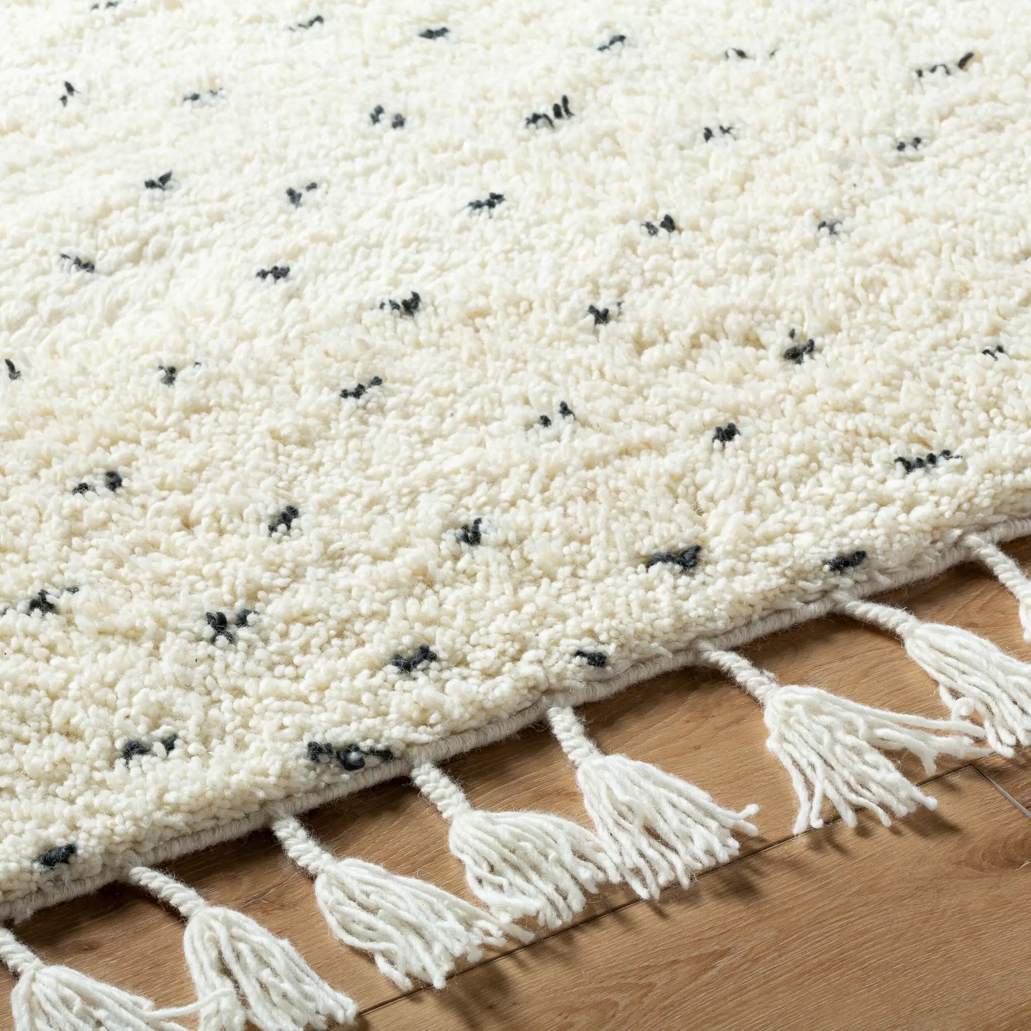 Mirela MMI-2305 Ivory Area Rug by LIVABLISS