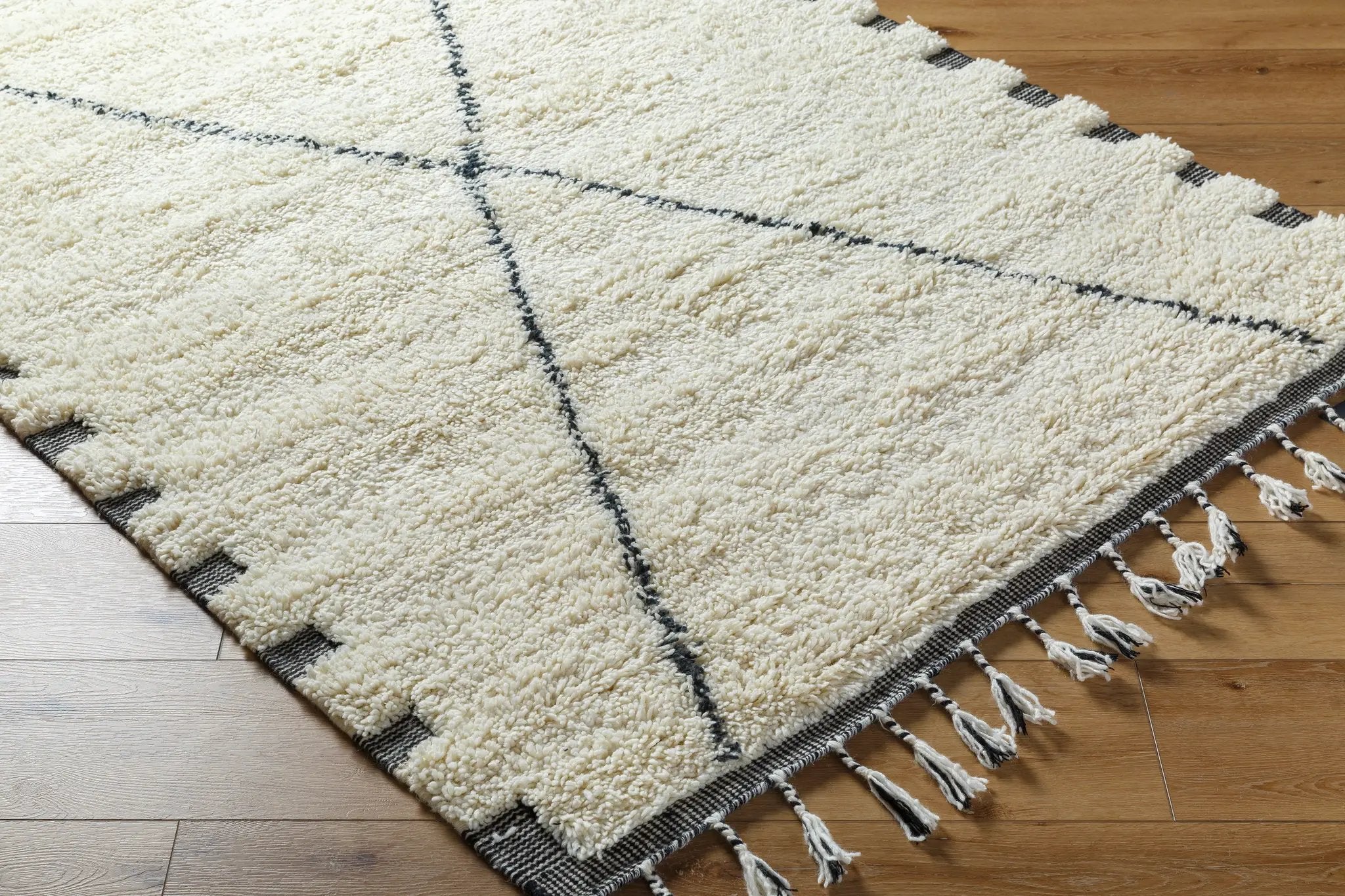 Mirela MMI-2306 Ivory Area Rug by LIVABLISS