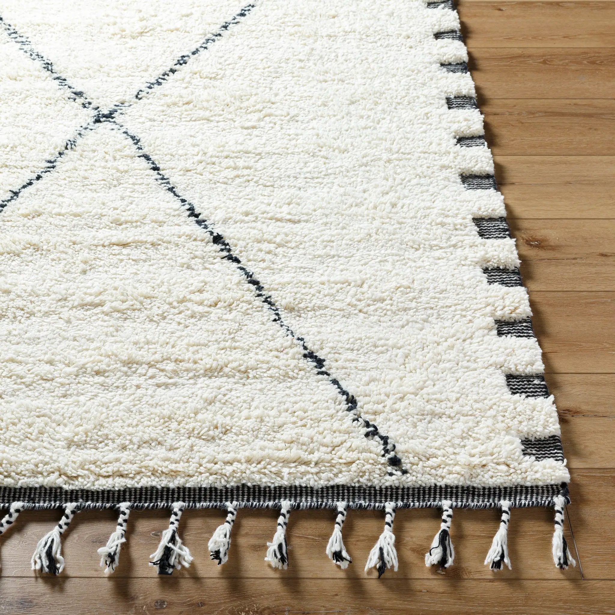 Mirela MMI-2306 Ivory Area Rug by LIVABLISS
