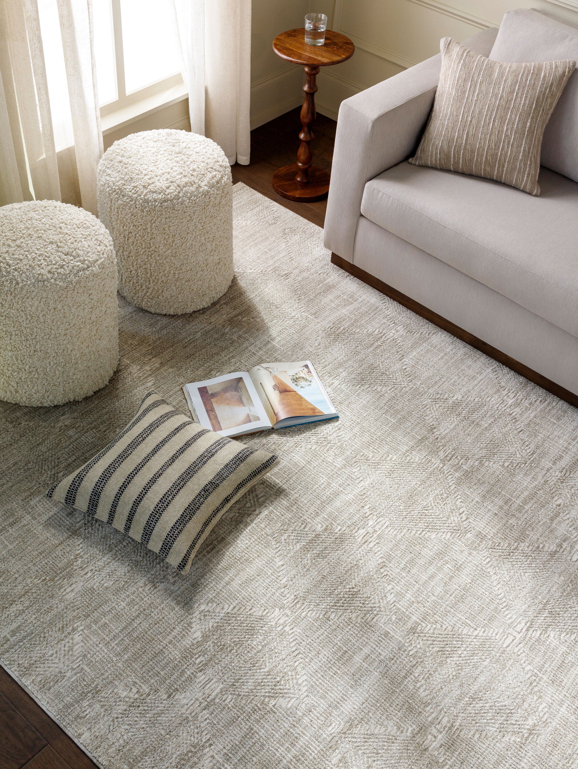 LIVABLISS Harare HHR-001 End Table