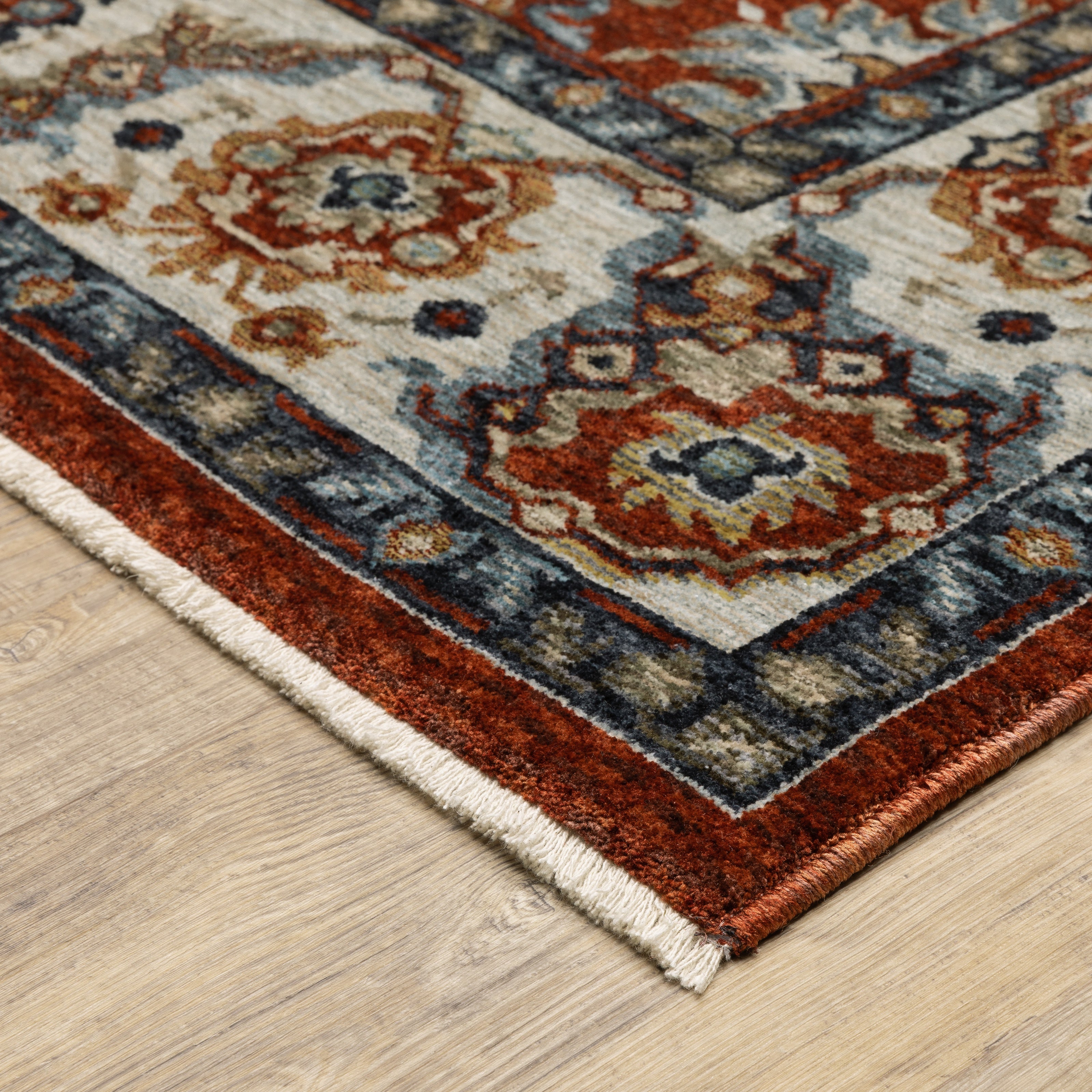 Aberdeen 562R1 Red/ Ivory Traditional Area Rug by Oriental Weavers