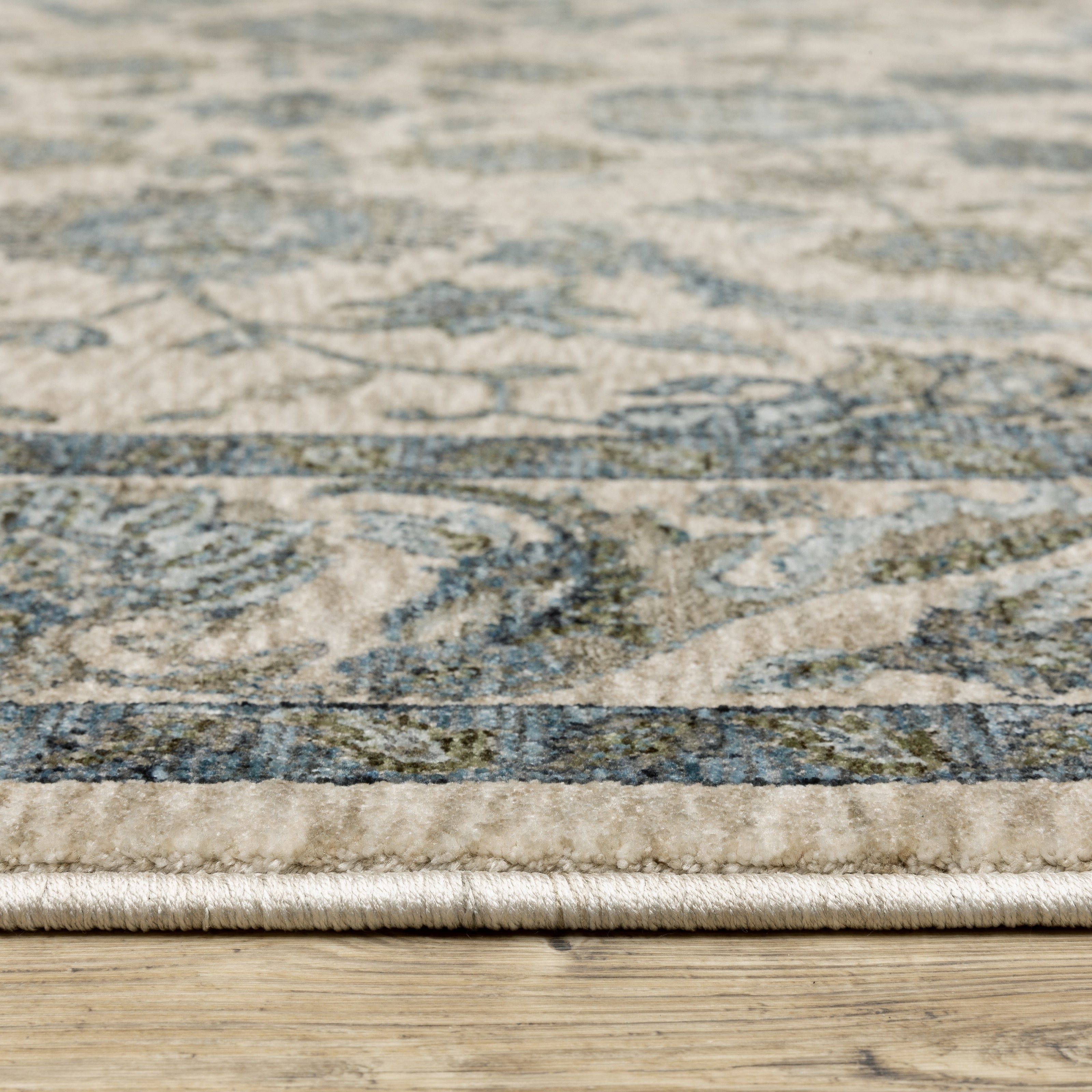 Aberdeen 070I1 Beige/ Blue Traditional Area Rug by Oriental Weavers