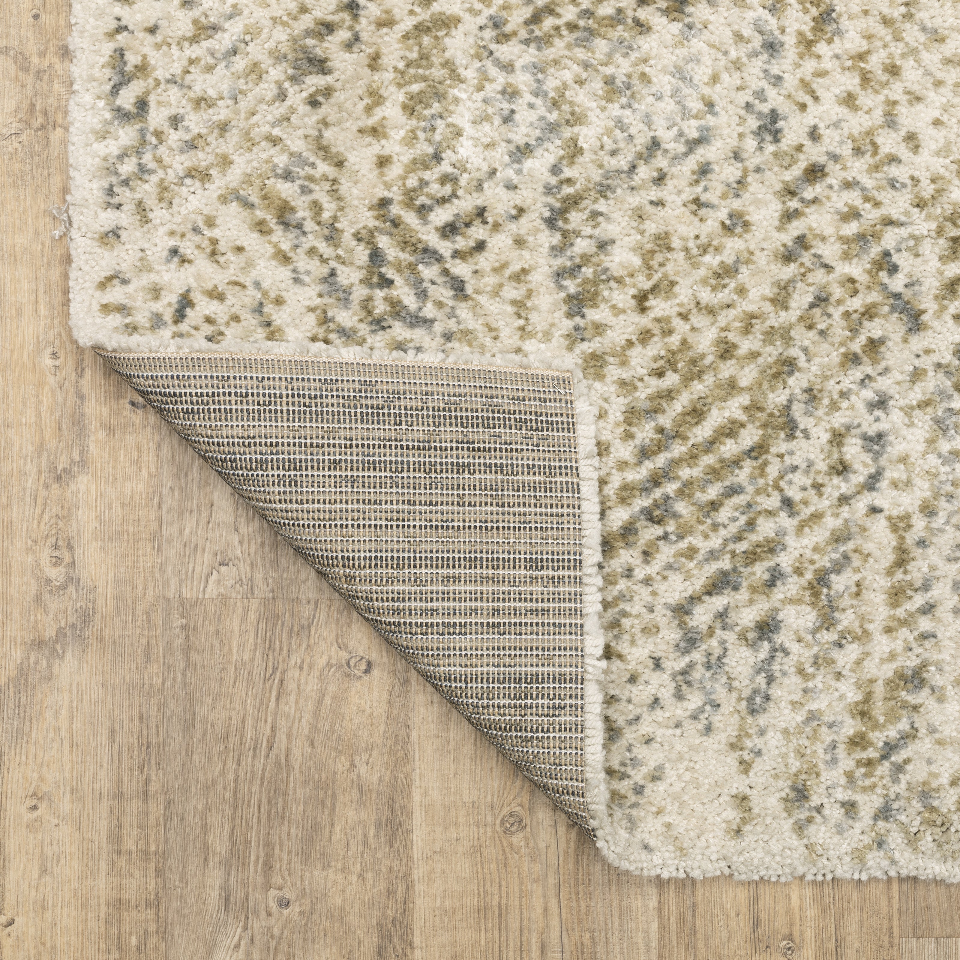 Oriental Weavers Aspen 3154E plush shag rug featuring abstract pattern in ivory/ gold tones