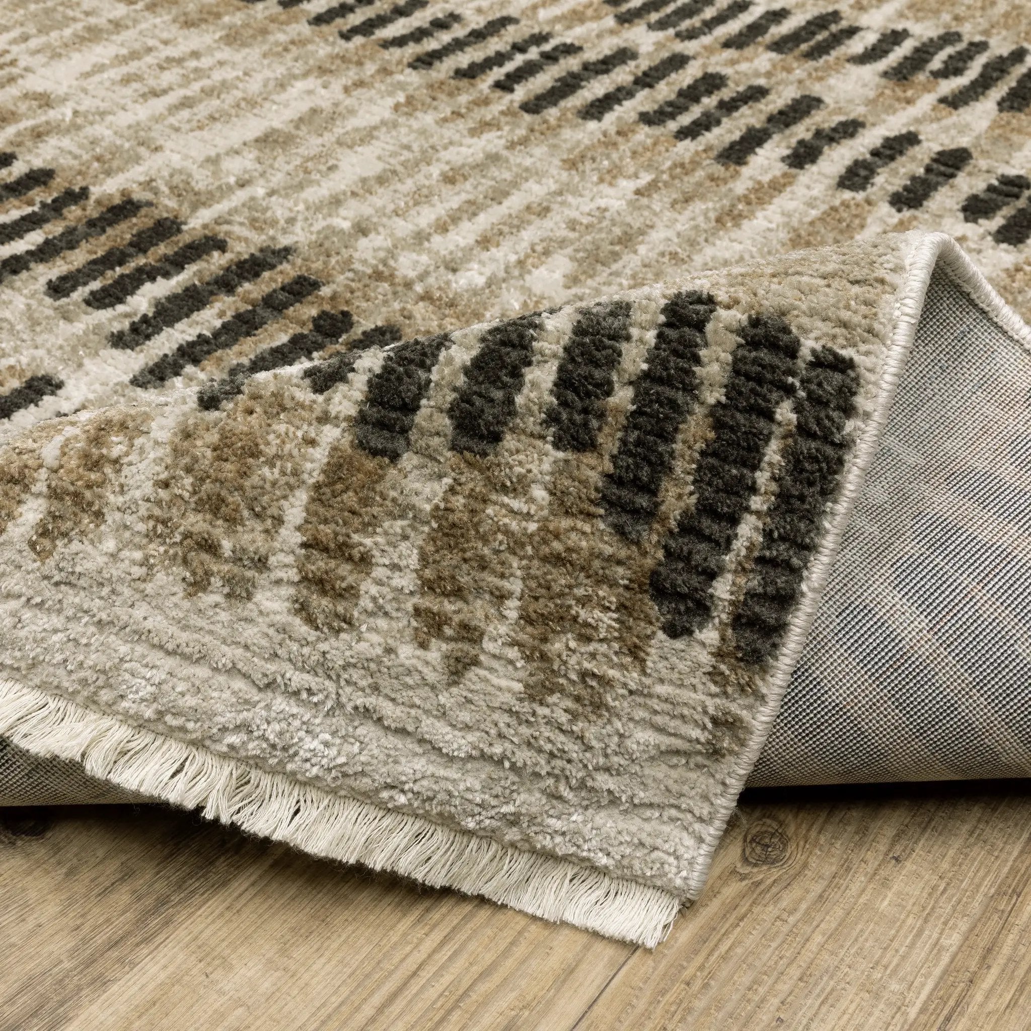 Bauer 8120D Beige/ Charcoal Area Rug by Oriental Weavers