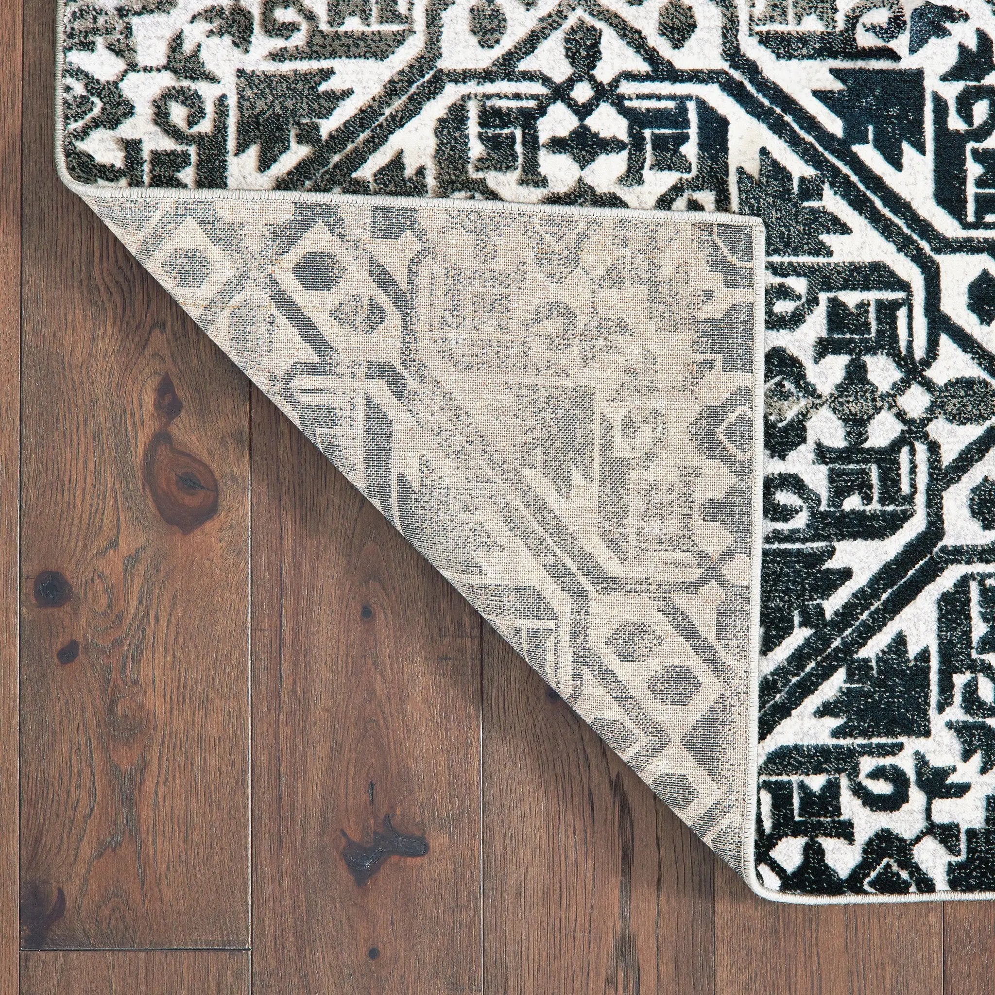 Bowen 5506E Navy/ Ivory Area Rug by Oriental Weavers