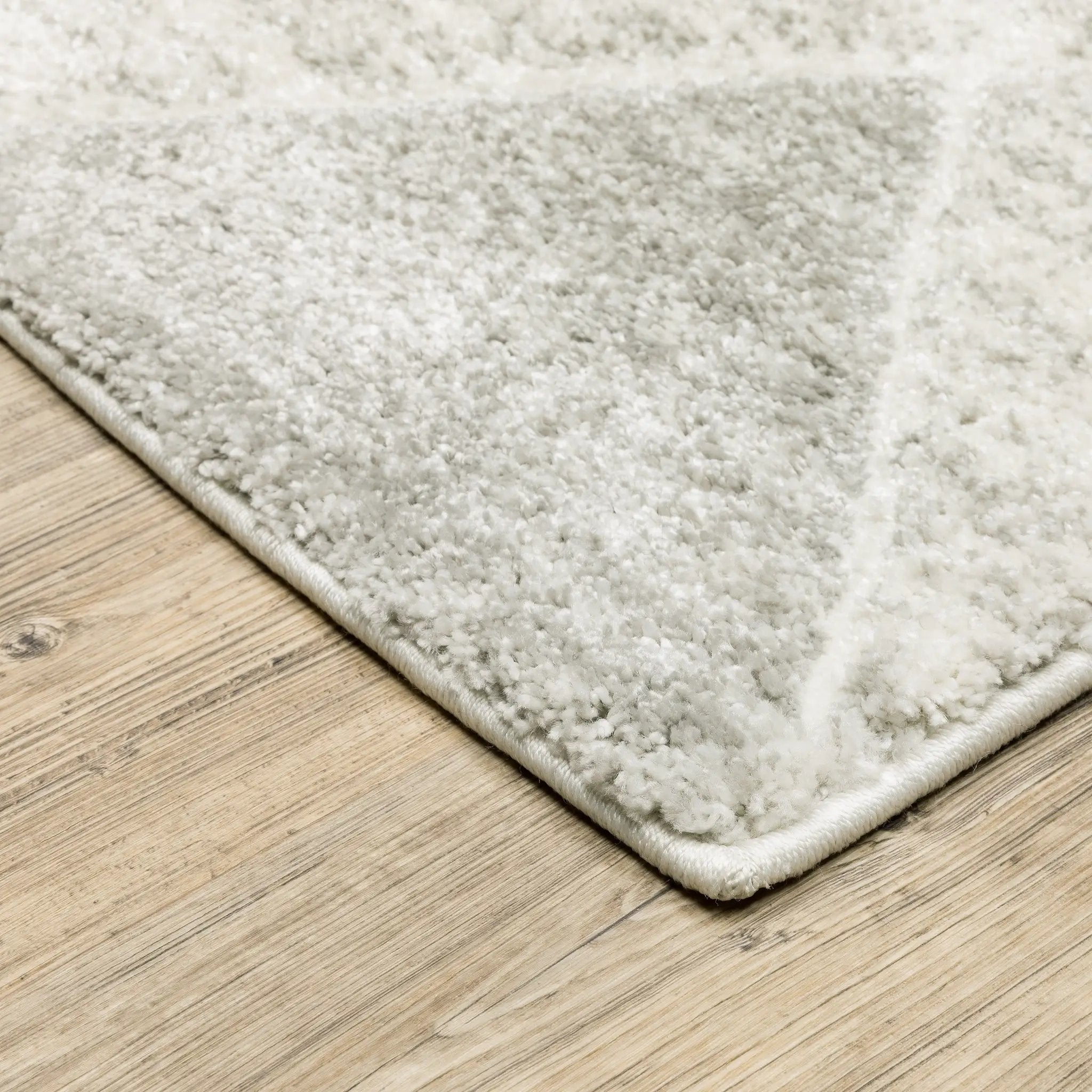 Cambria 005W2 Grey/ Ivory Area Rug by Oriental Weavers