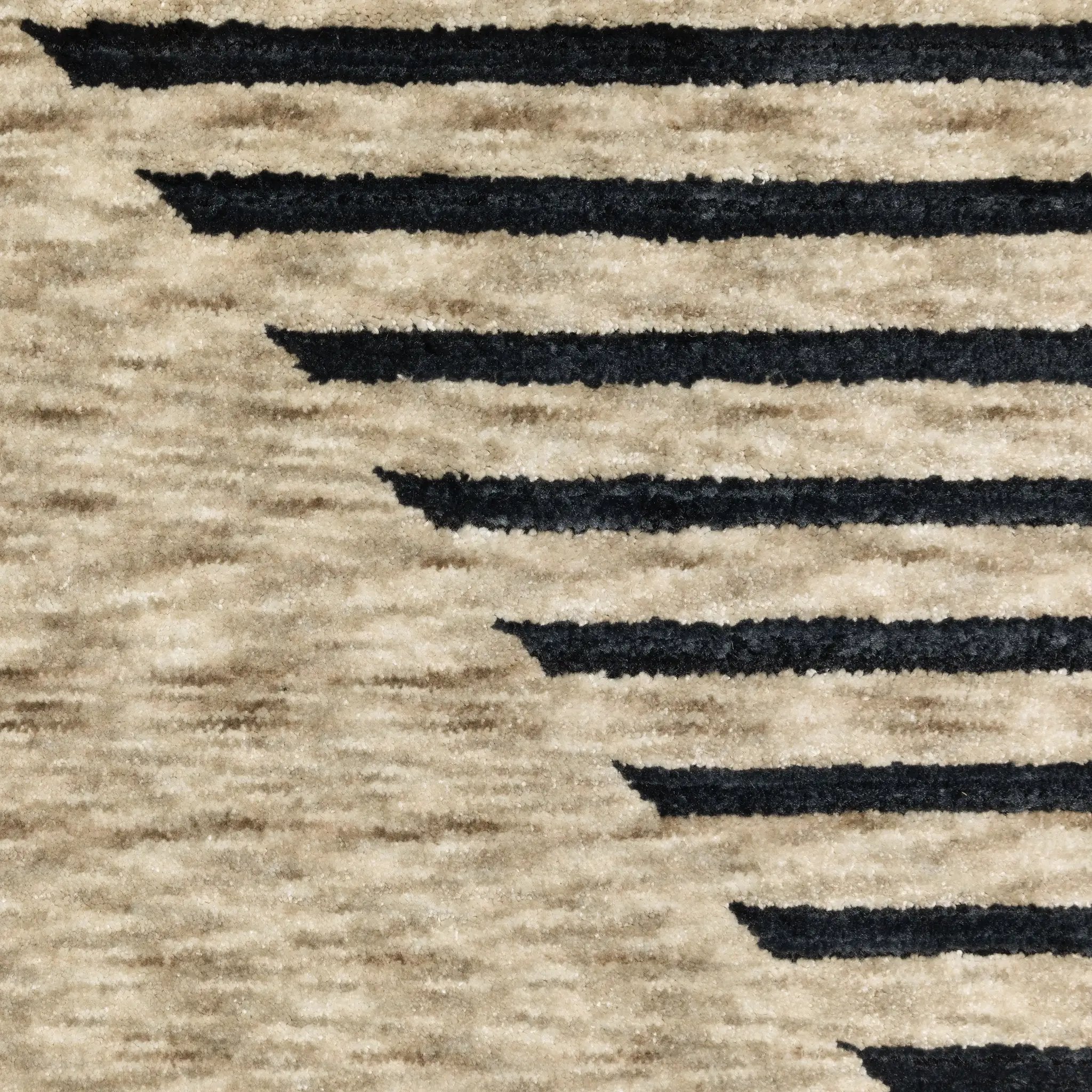 Capella CAP04 Beige/ Deep Navy Area Rug by Oriental Weavers