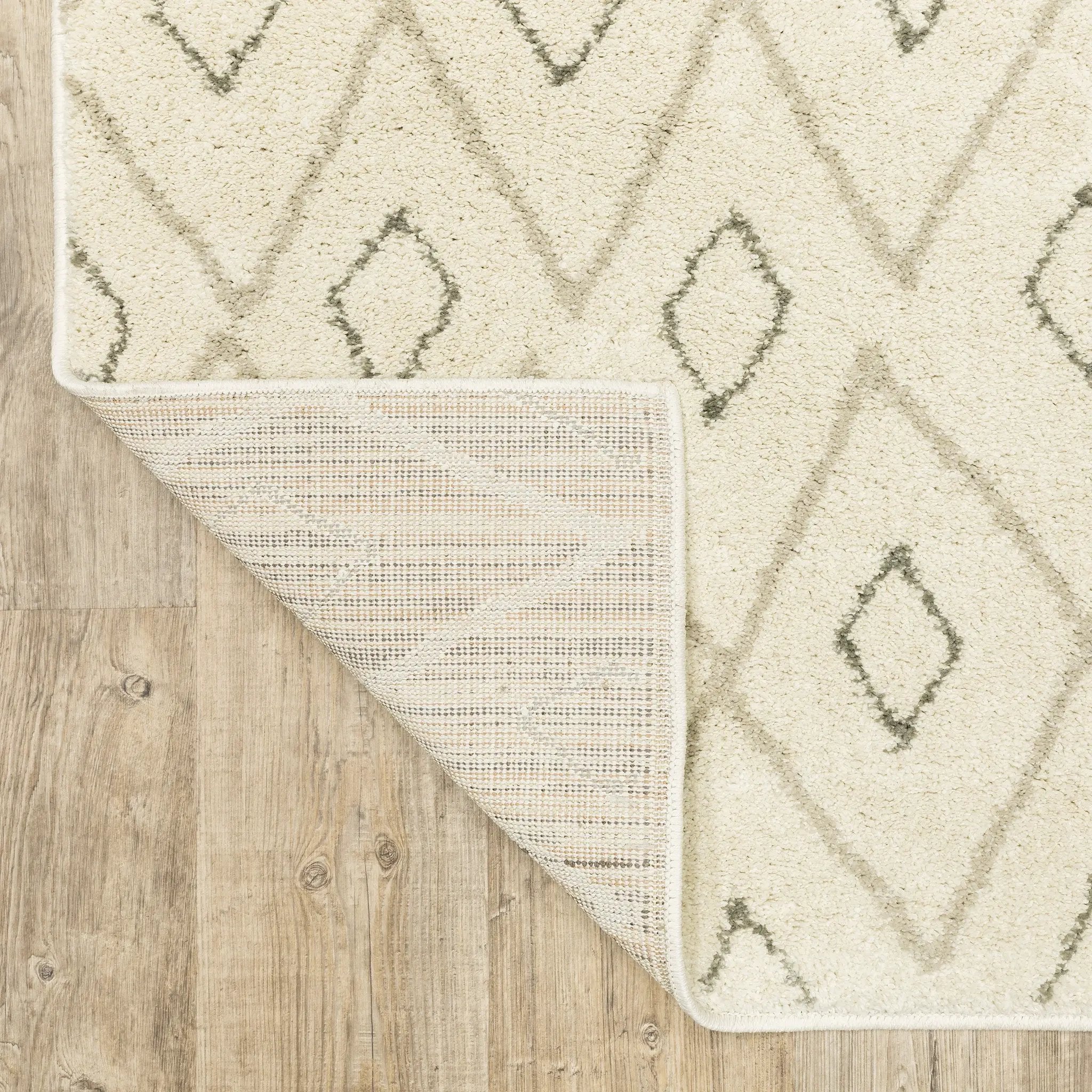 Carson 3943G Ivory/ Sand Area Rug by Oriental Weavers