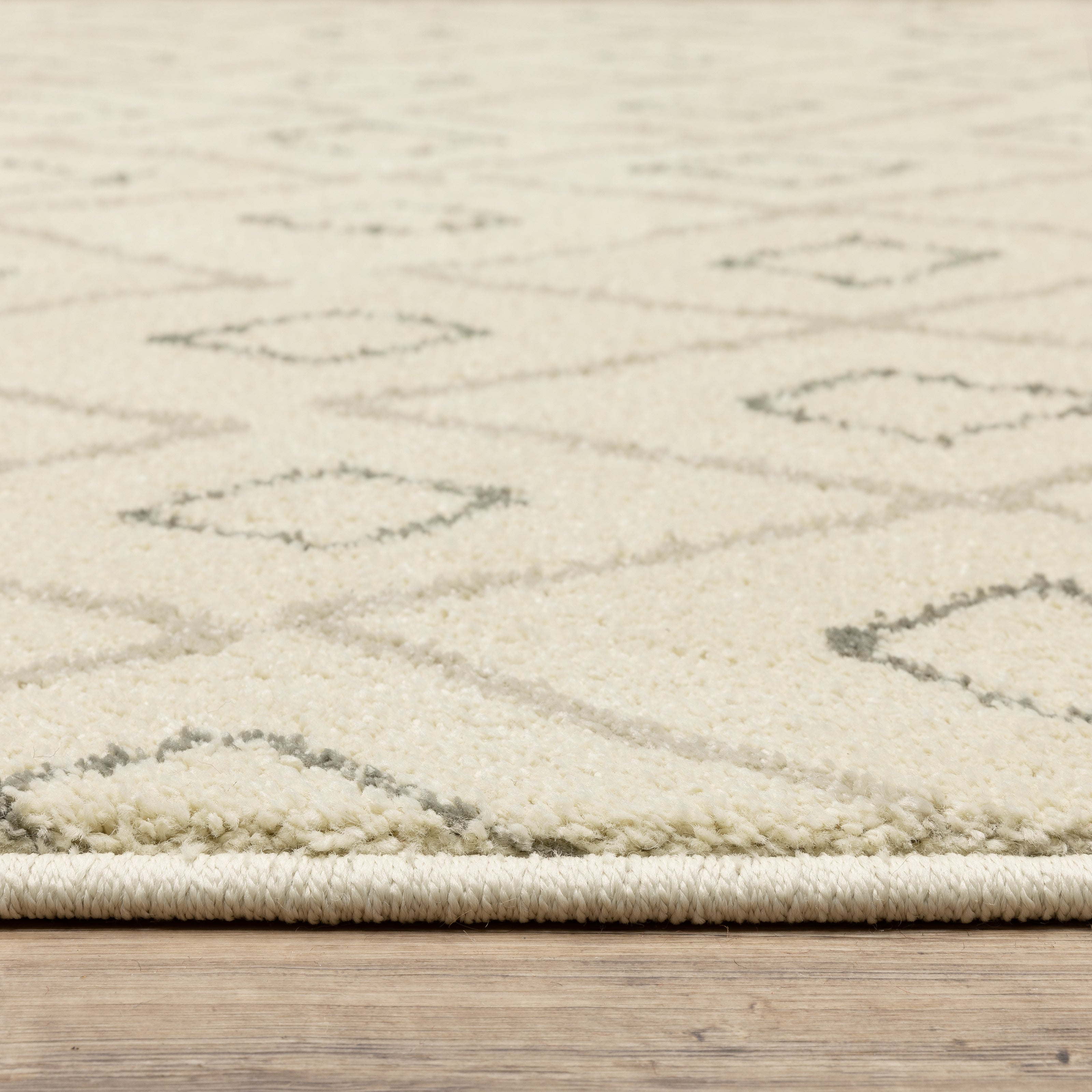 Oriental Weavers Carson 3943G plush traditional rug featuring abstract pattern in ivory/ sand tones