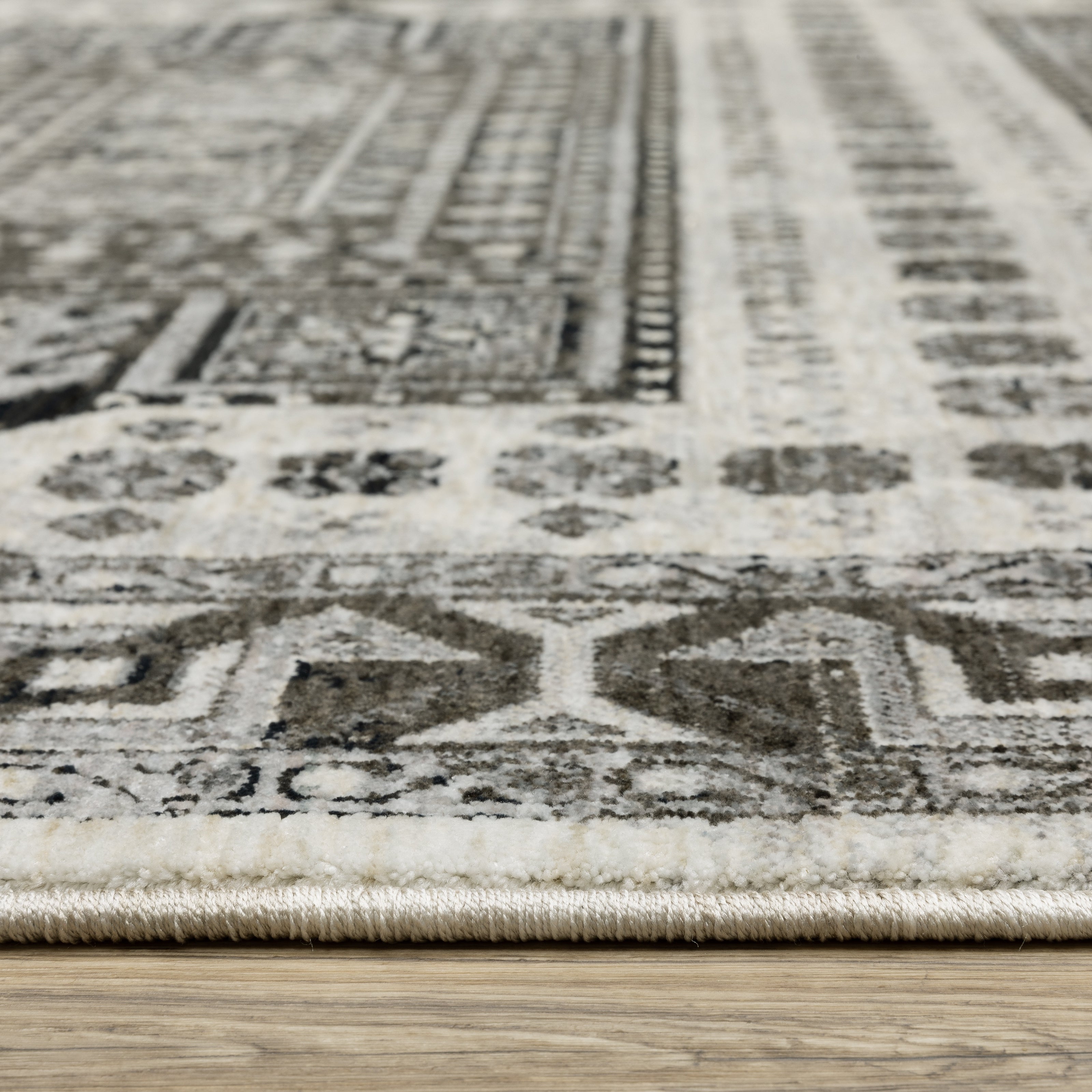 Oriental Weavers Chamberlain CH01G plush traditional rug featuring decorative pattern in ivory/ charcoal tones
