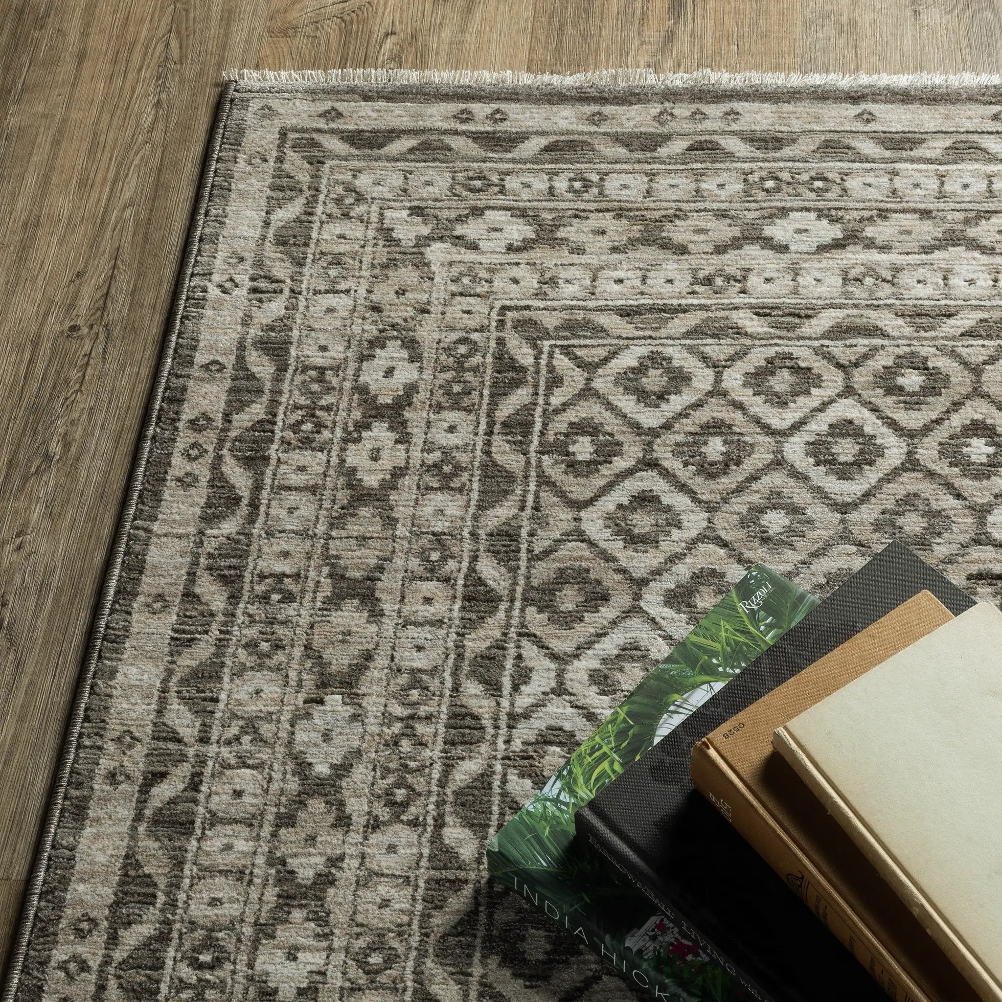 Chamberlain CH03B Grey/ Beige Area Rug by Oriental Weavers