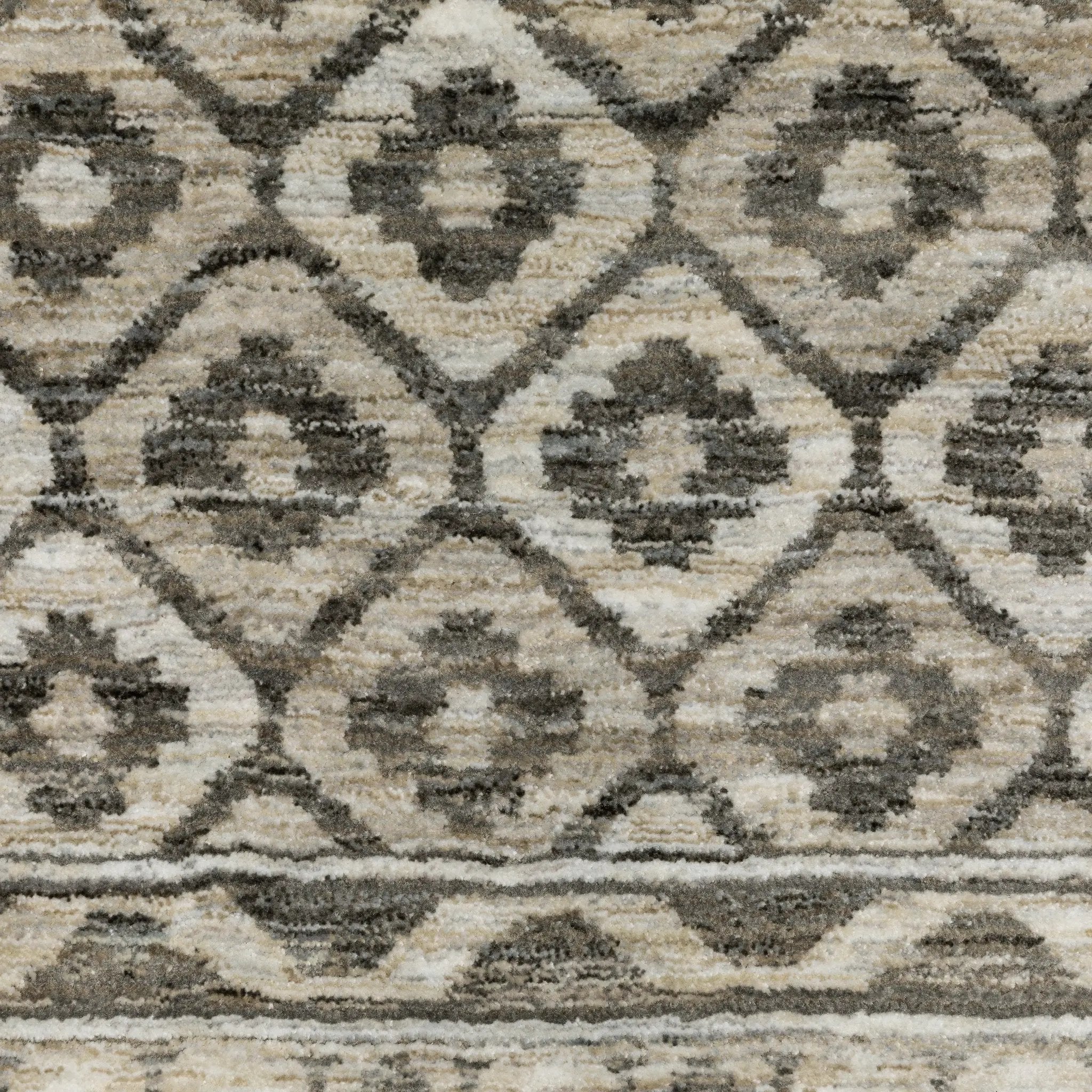 Chamberlain CH03B Grey/ Beige Area Rug by Oriental Weavers