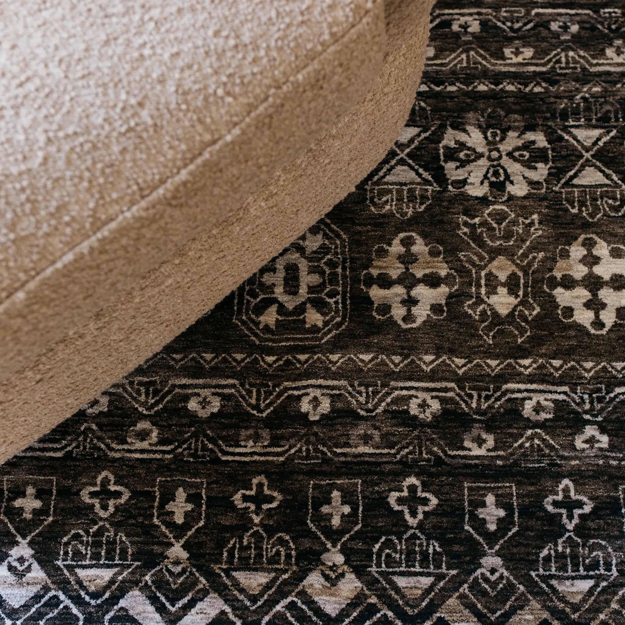 Chamberlain CH07C Black/ Grey Area Rug by Oriental Weavers