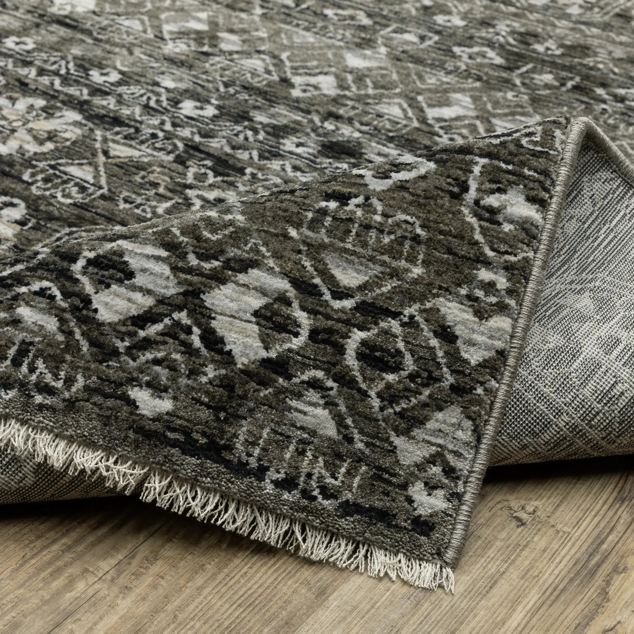 Chamberlain CH07C Black/ Grey Area Rug by Oriental Weavers