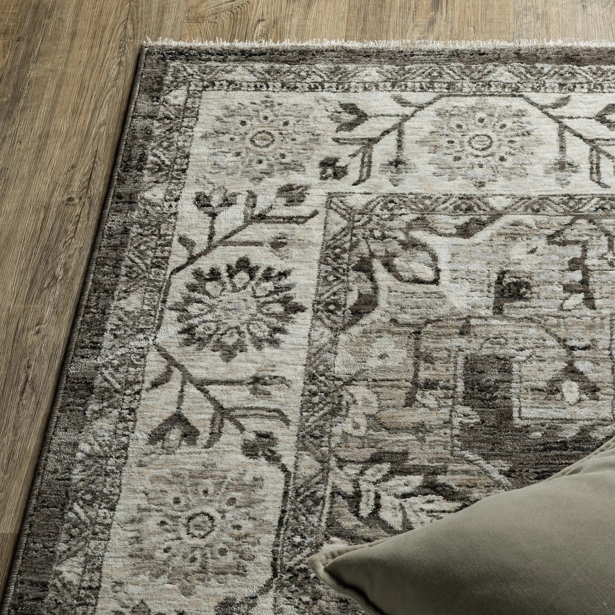 Chamberlain CH08B Grey/ Beige Area Rug by Oriental Weavers