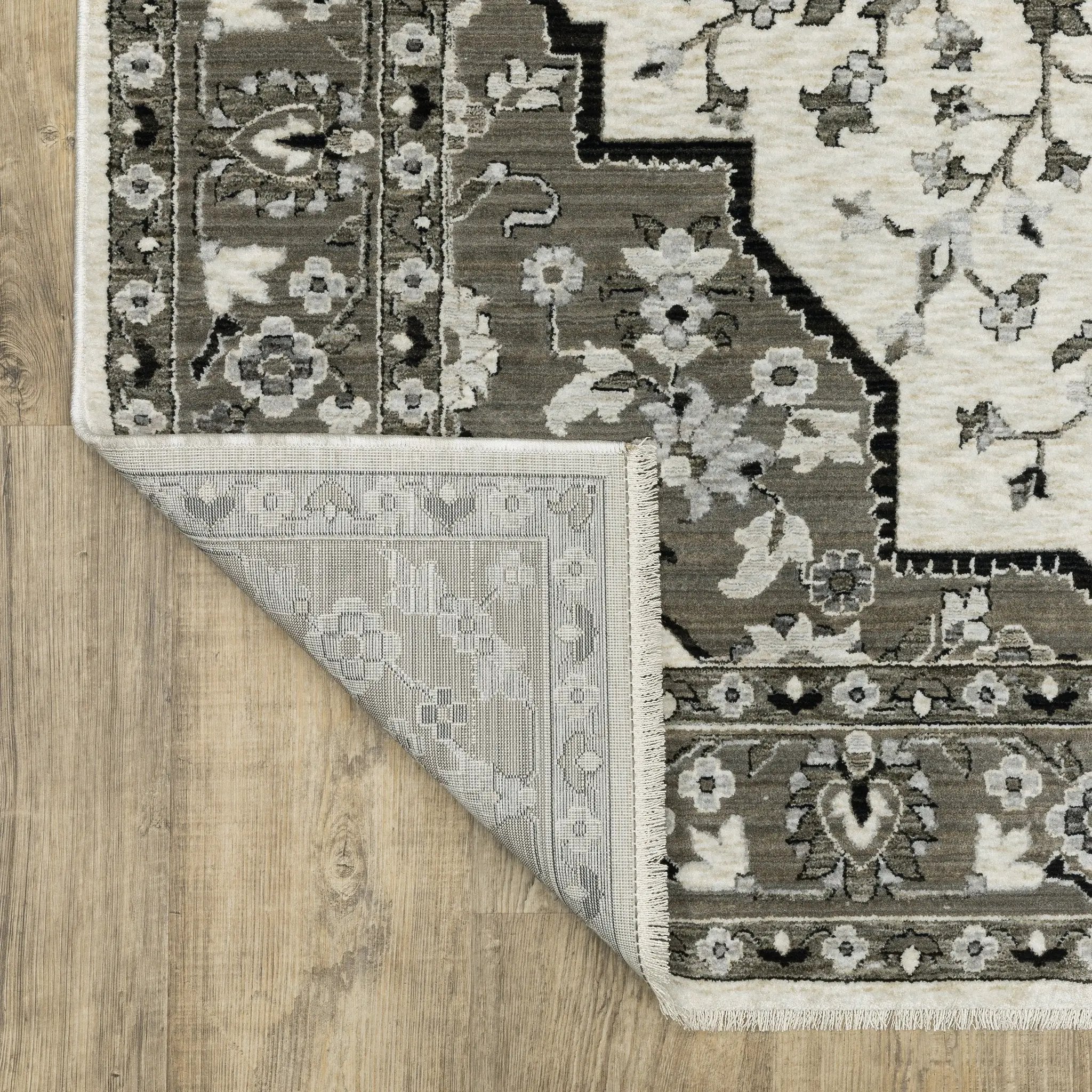 Chamberlain CH09A Ivory/ Grey Area Rug by Oriental Weavers