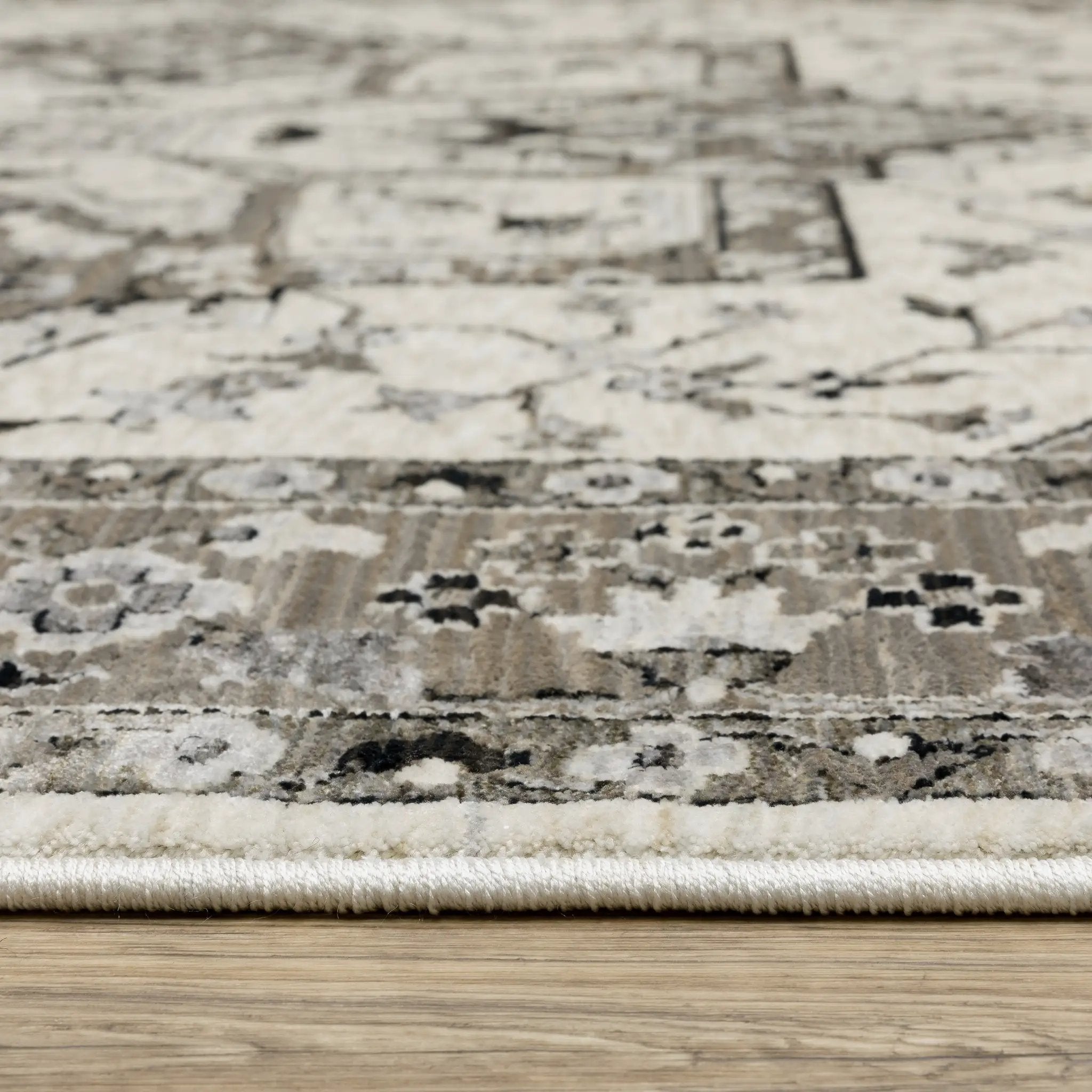 Chamberlain CH09A Ivory/ Grey Area Rug by Oriental Weavers
