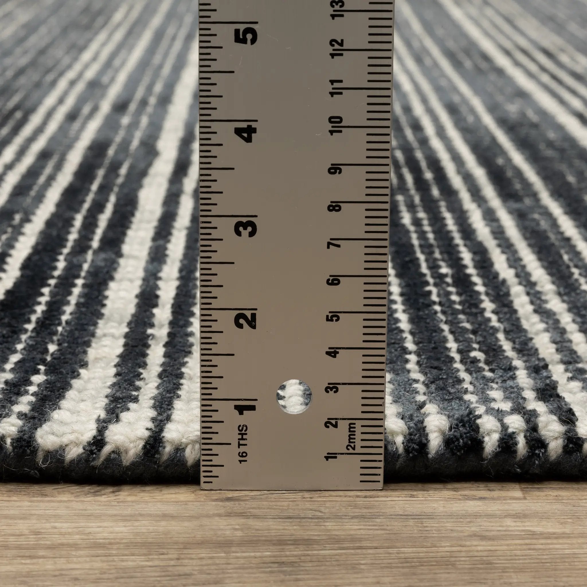Circa CIR02 Black/ Ivory Area Rug by Oriental Weavers