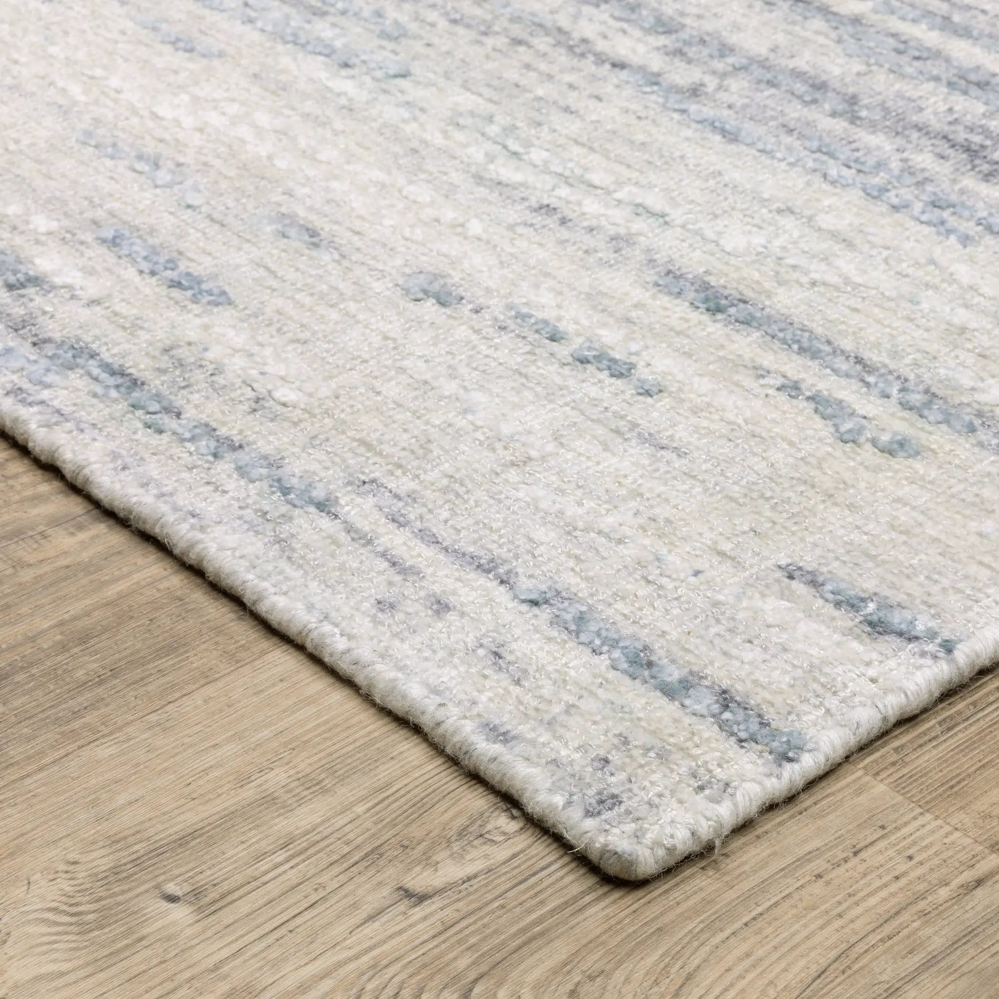 Clarke CLA04 Ivory/ Blue Area Rug by Oriental Weavers