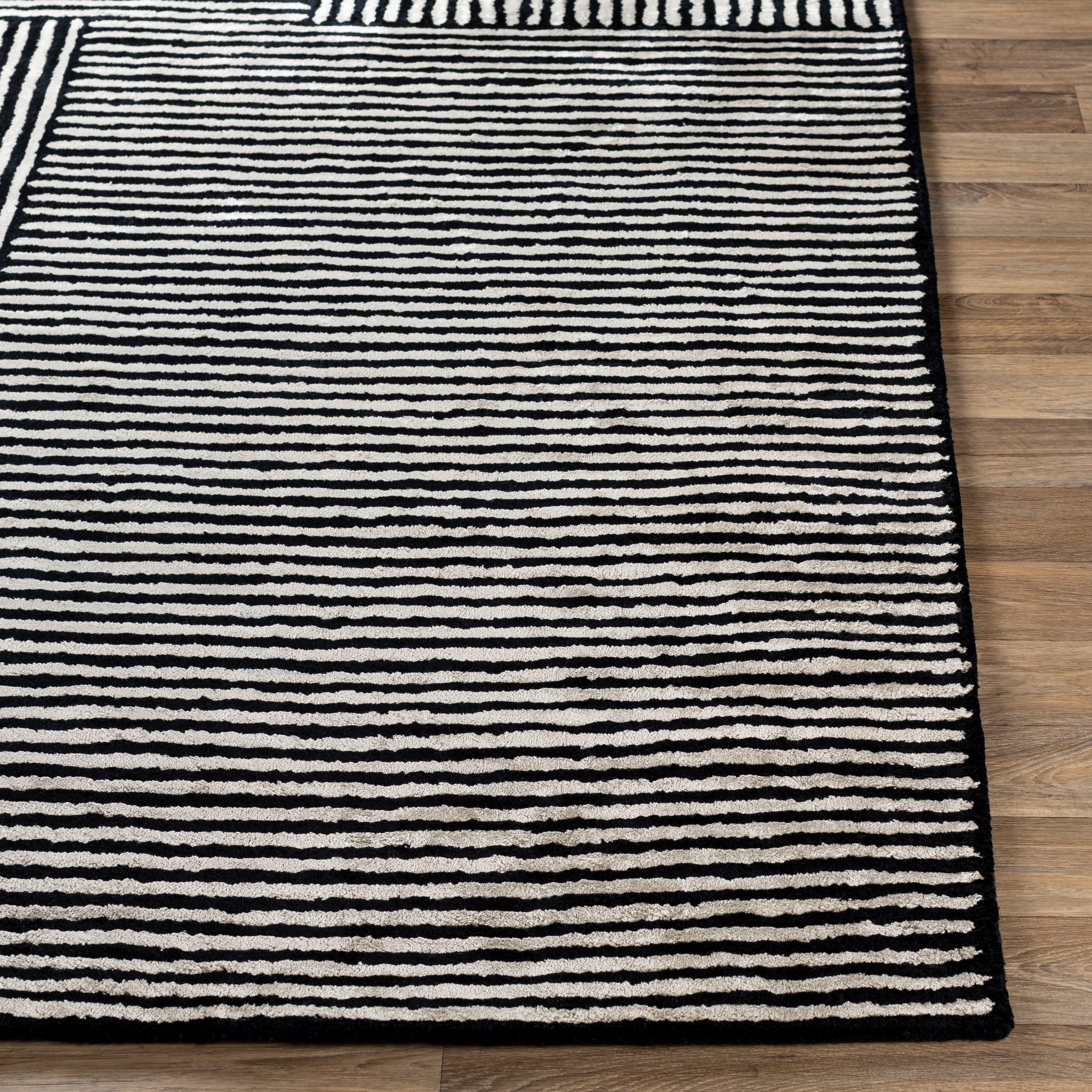LIVABLISS Quartz QTZ-5037 Area Rug