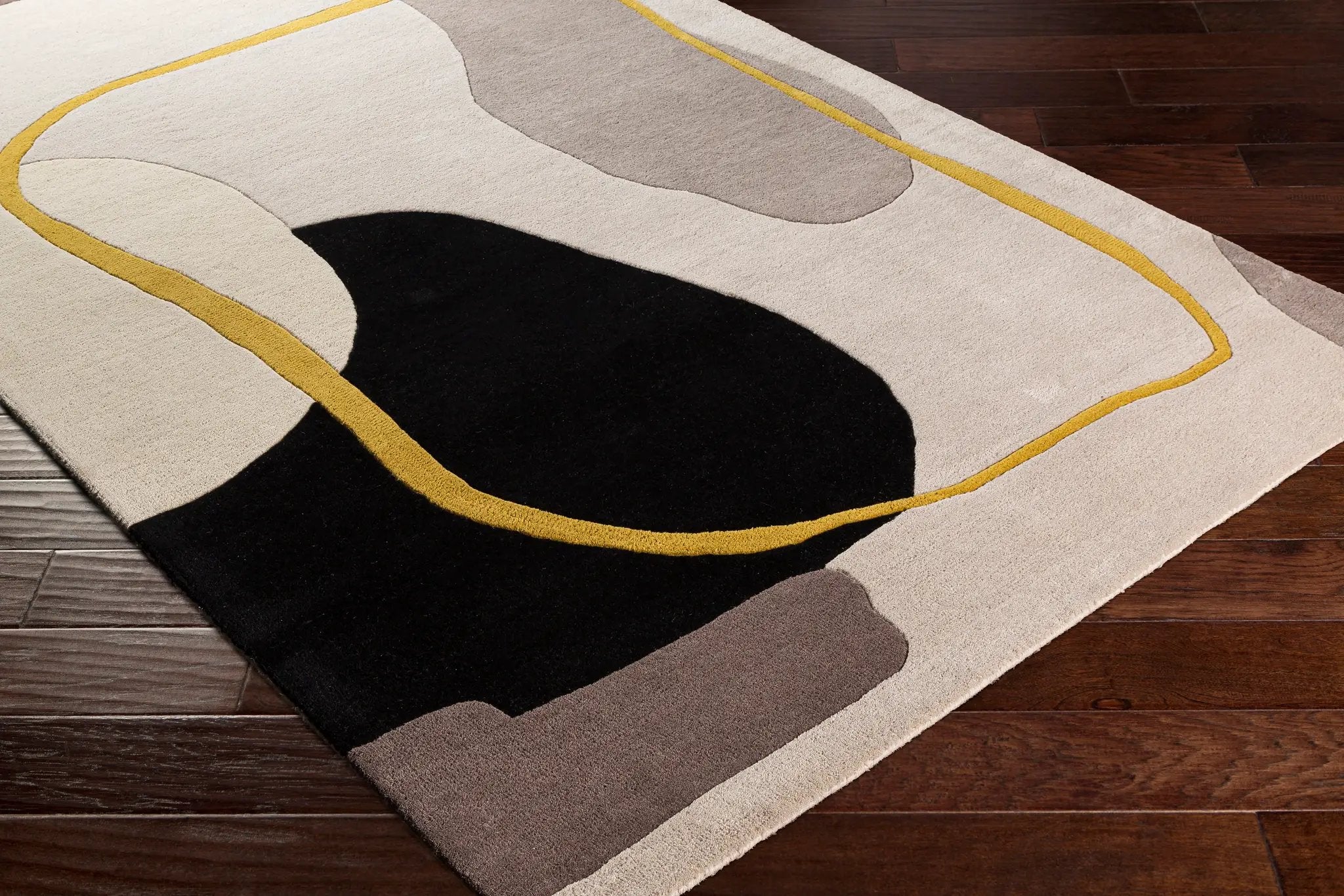 Queens QUN-2303 Mustard Area Rug by LIVABLISS
