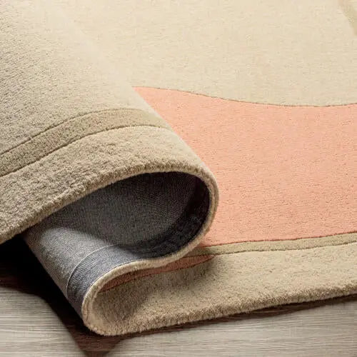 Queens QUN-2307 Rust Area Rug by LIVABLISS