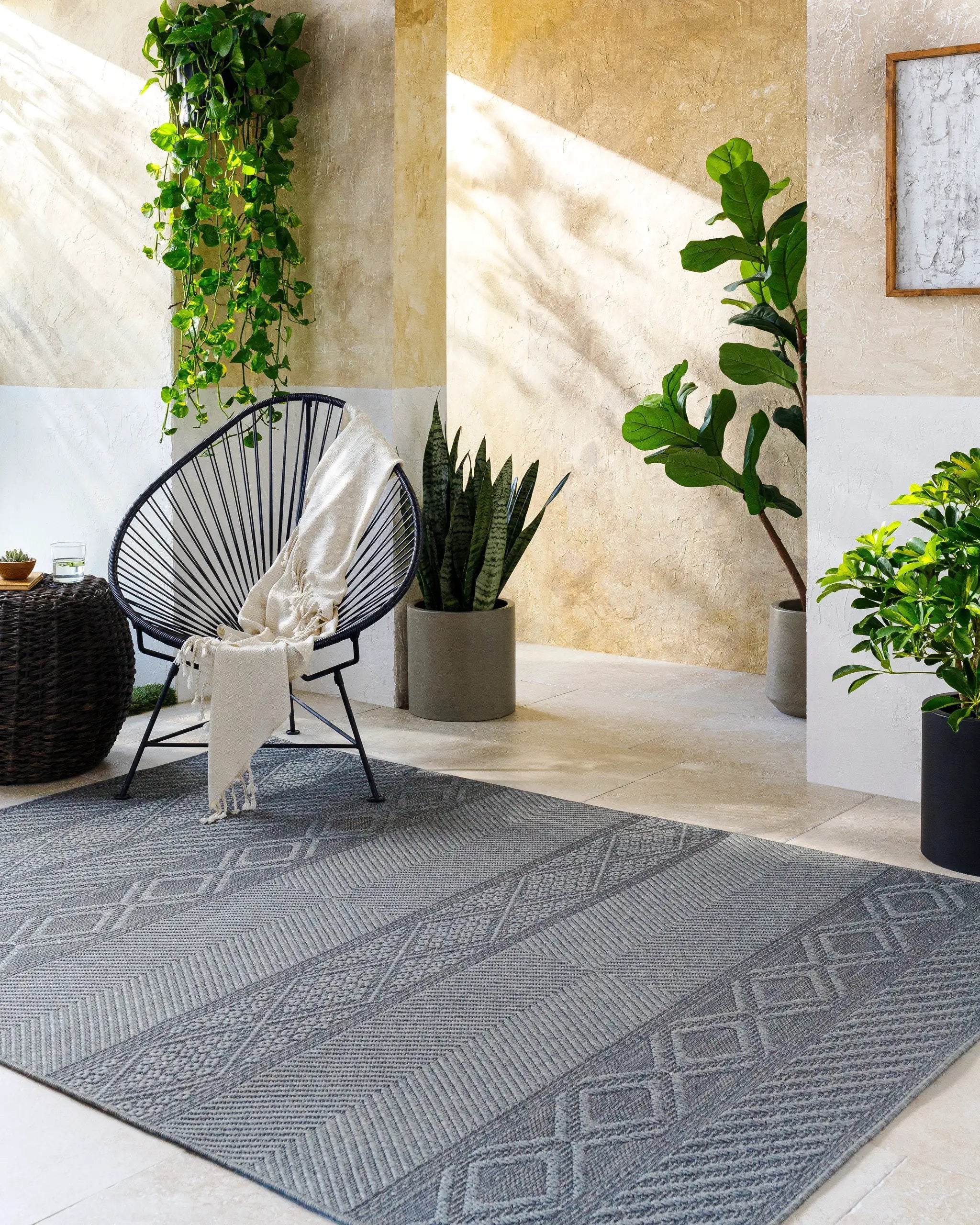 Sandra SDR-2322 Charcoal Area Rug by LIVABLISS