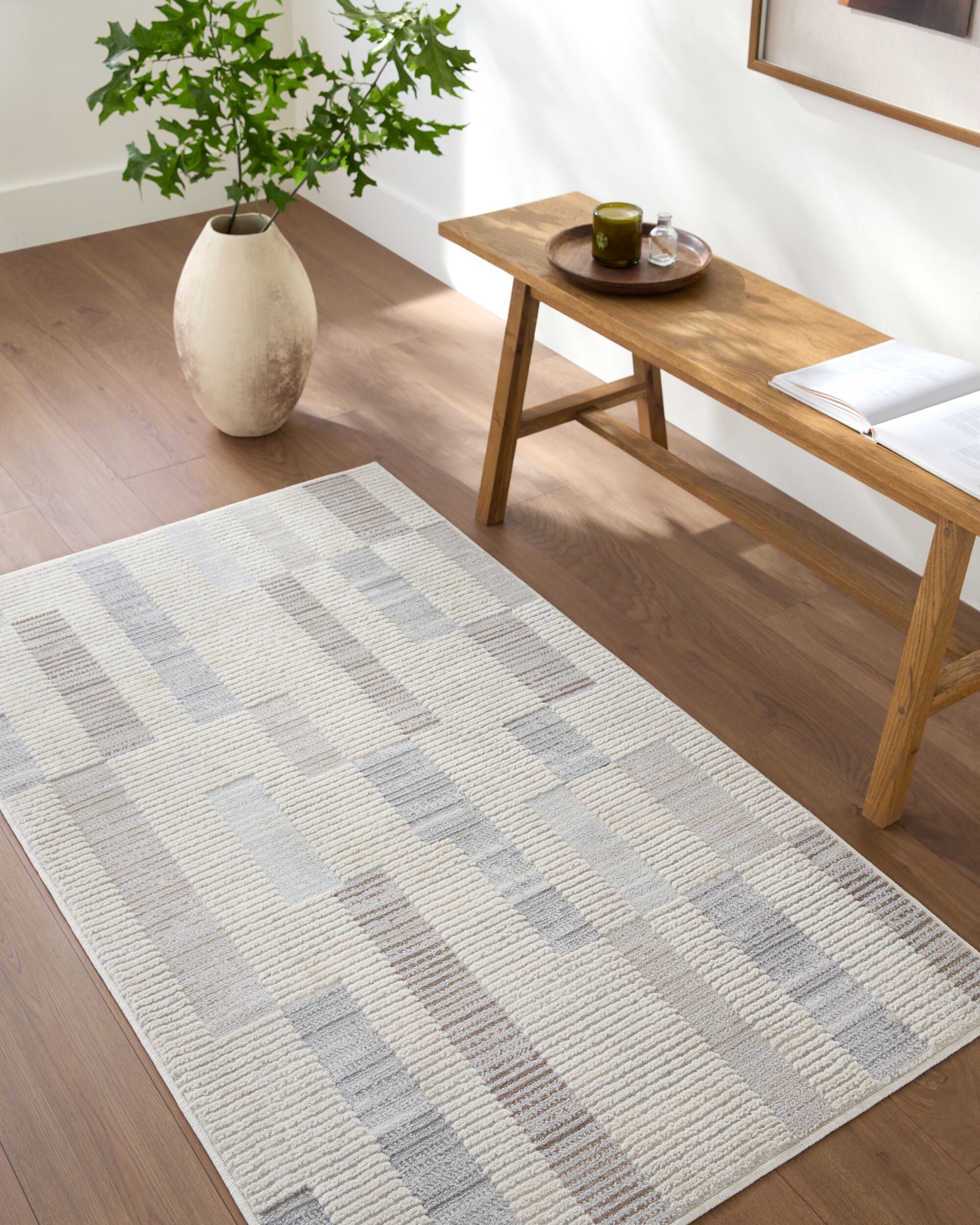 Siyah SIY-2318 White Area Rug by LIVABLISS