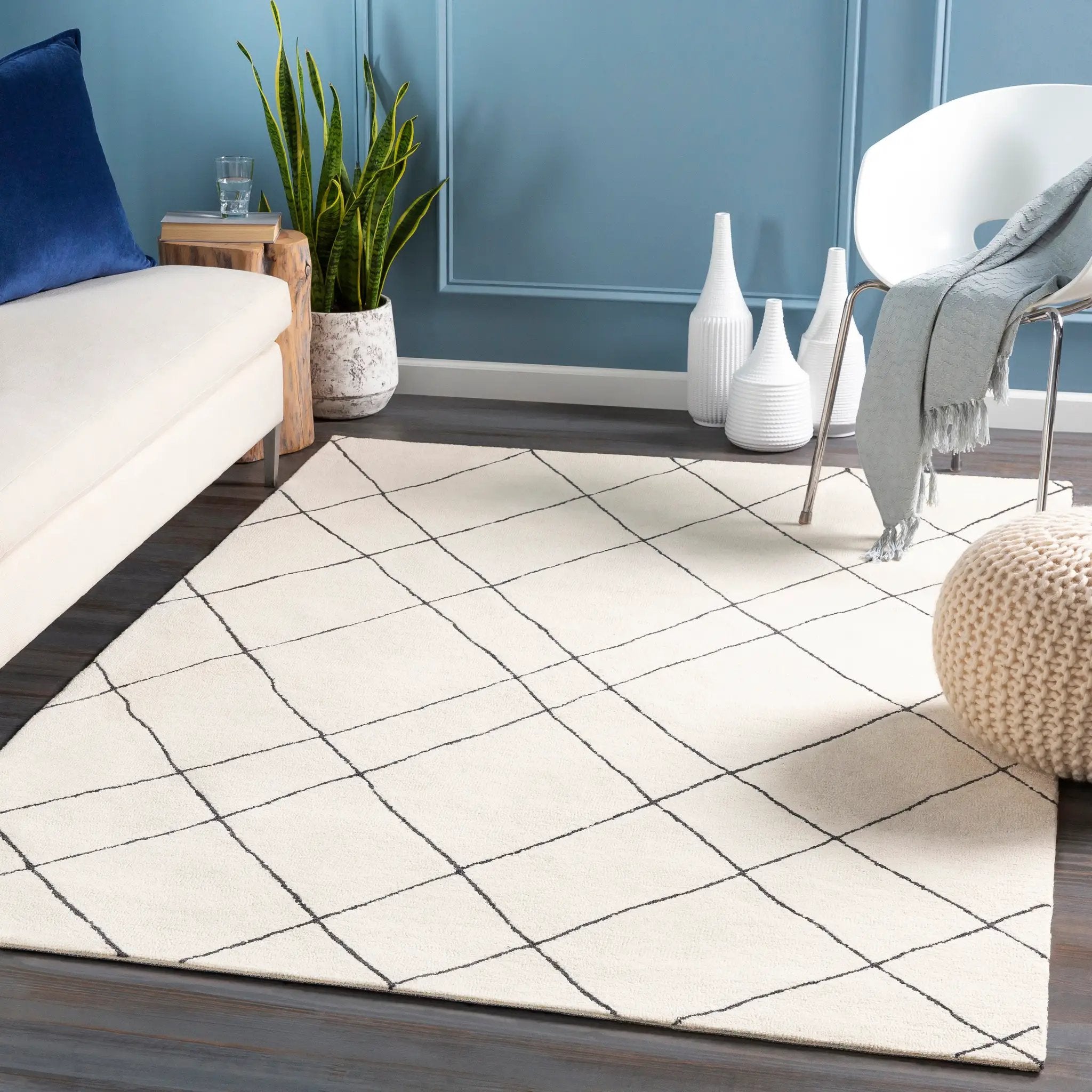 Sinop SNP-2304 Black Area Rug by LIVABLISS
