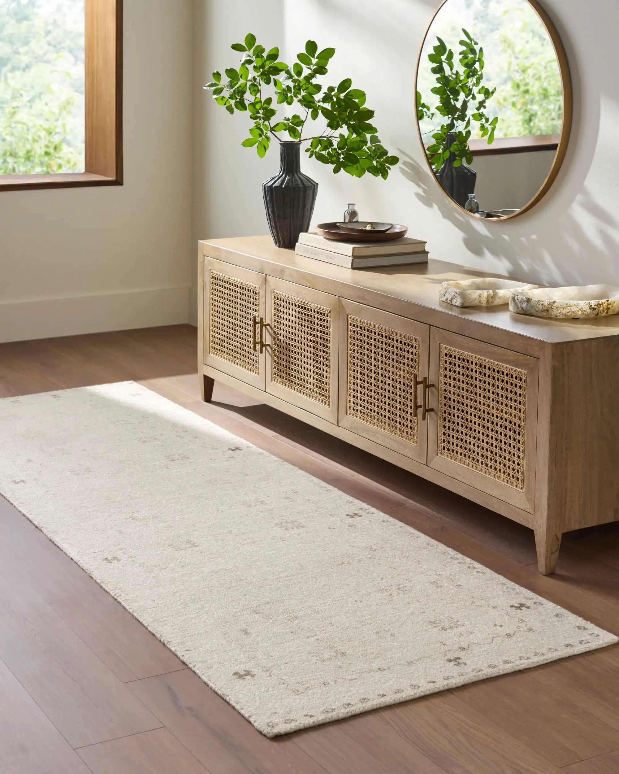 Unique UNQ-2322 Ivory Area Rug by LIVABLISS