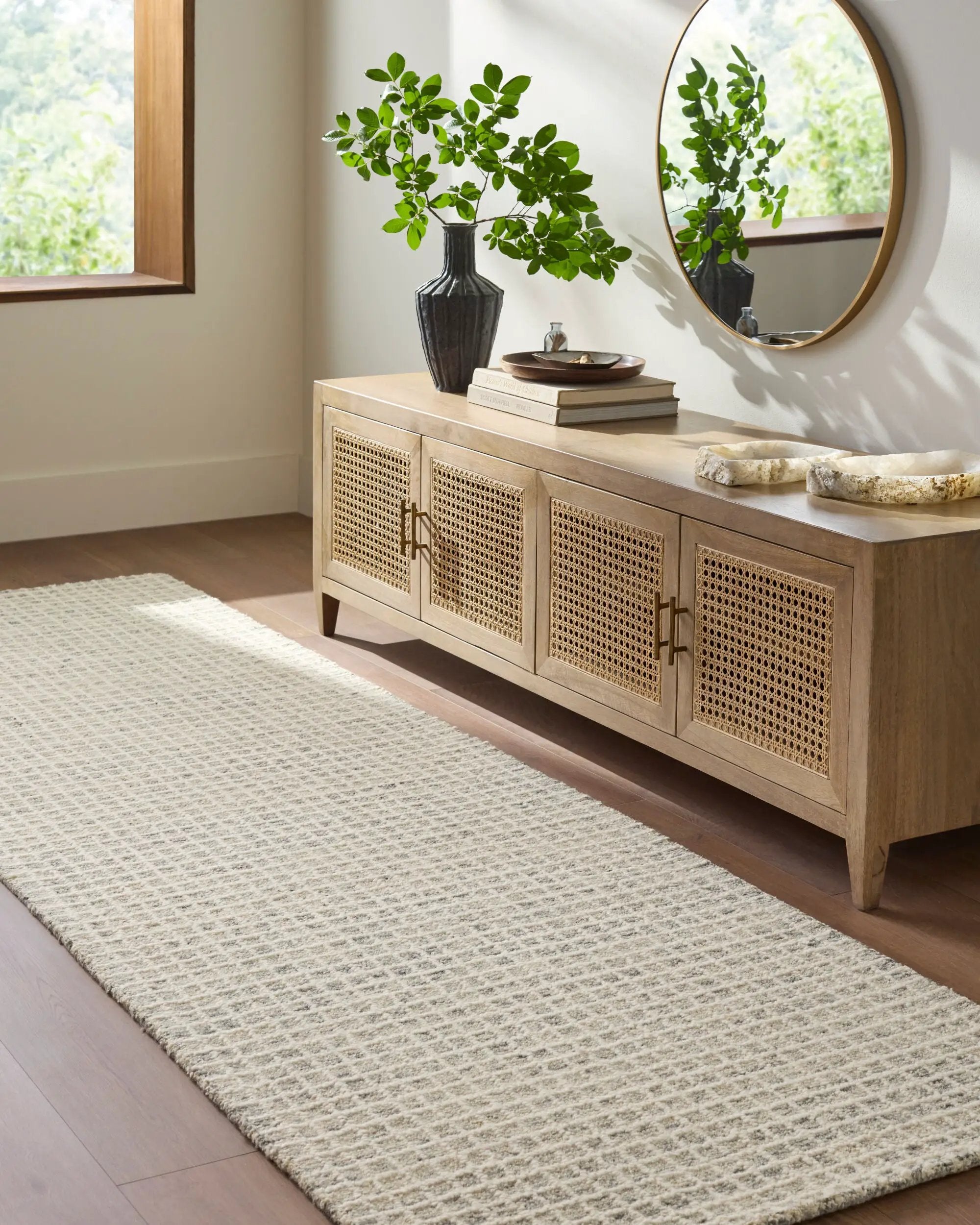 Andreas VVAN-2300 Ivory Area Rug by LIVABLISS