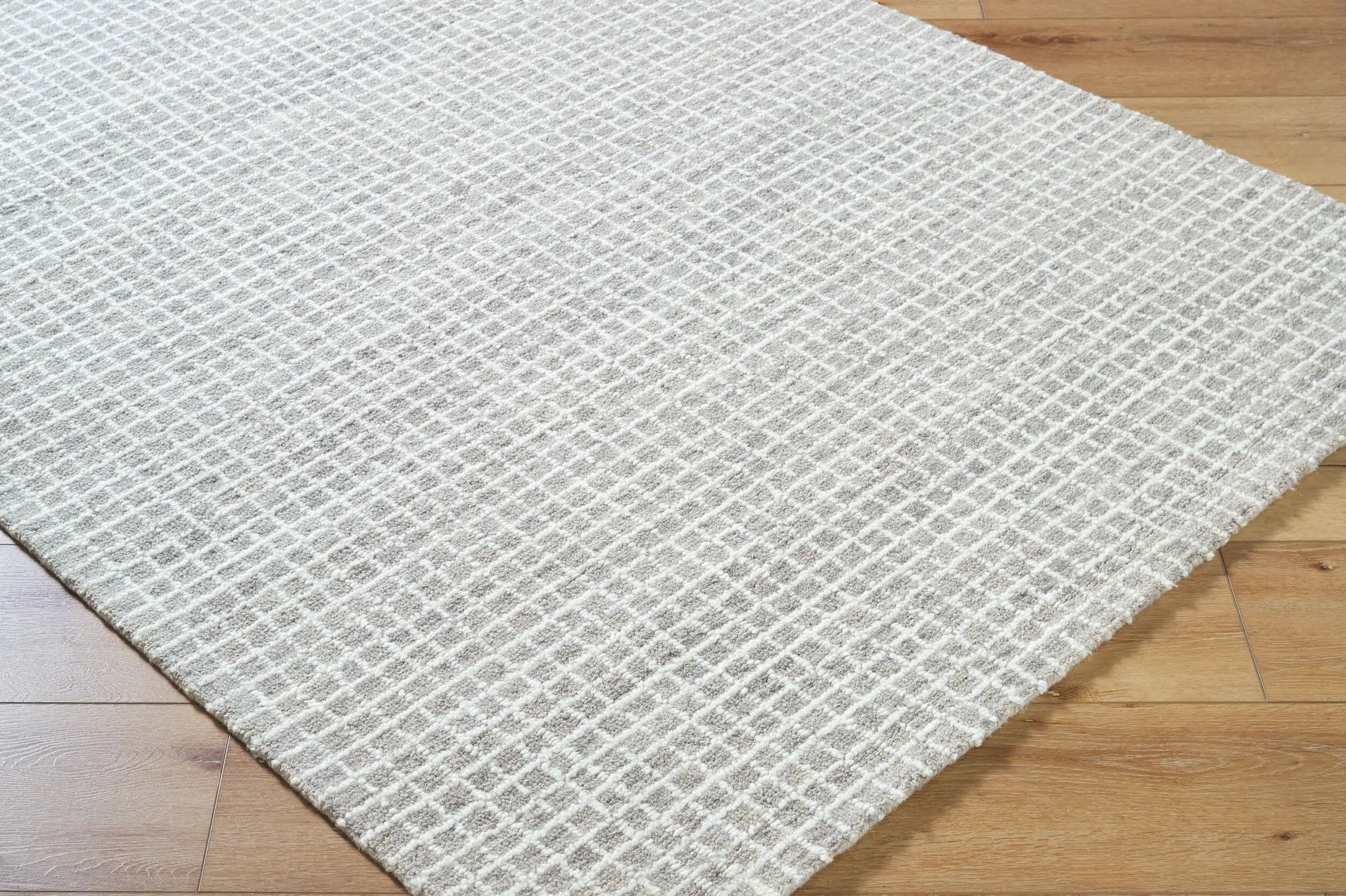 Andreas VVAN-2302 Ivory Area Rug by LIVABLISS