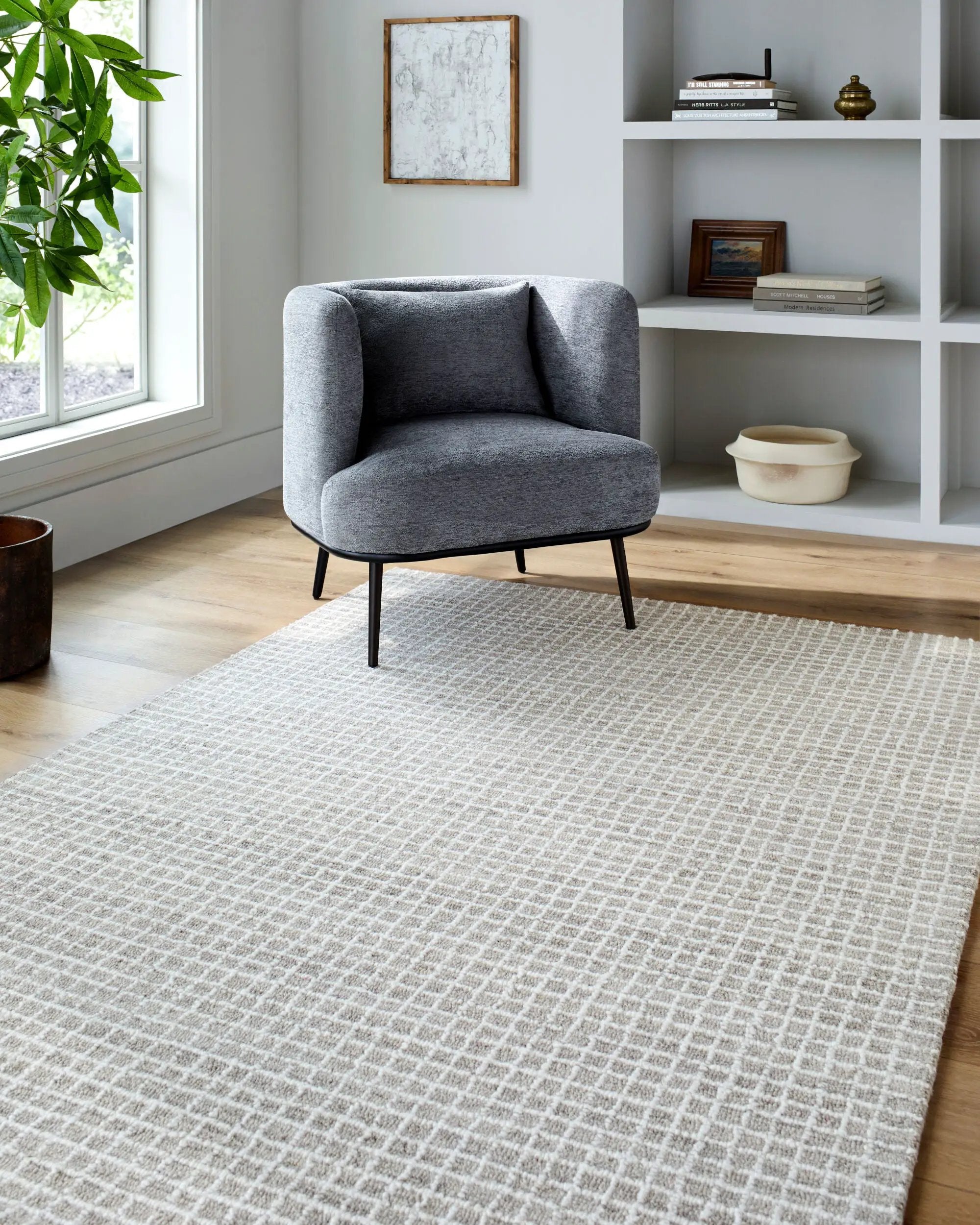 Andreas VVAN-2302 Ivory Area Rug by LIVABLISS