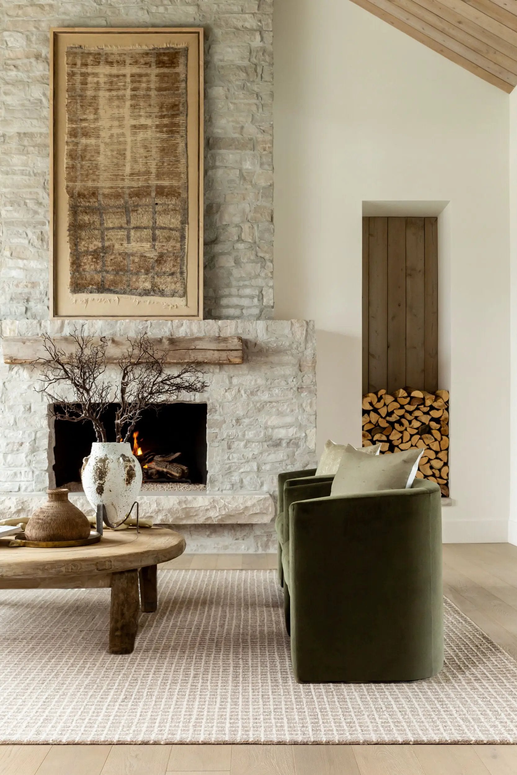 Andreas VVAN-2303 Ivory Area Rug by LIVABLISS