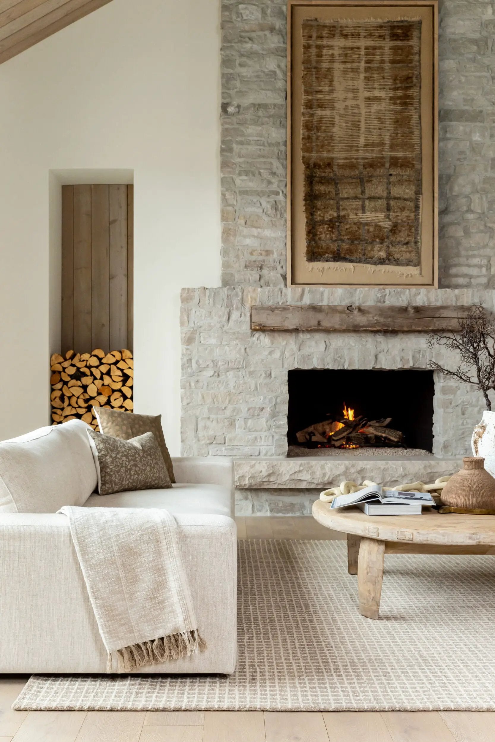 Andreas VVAN-2303 Ivory Area Rug by LIVABLISS