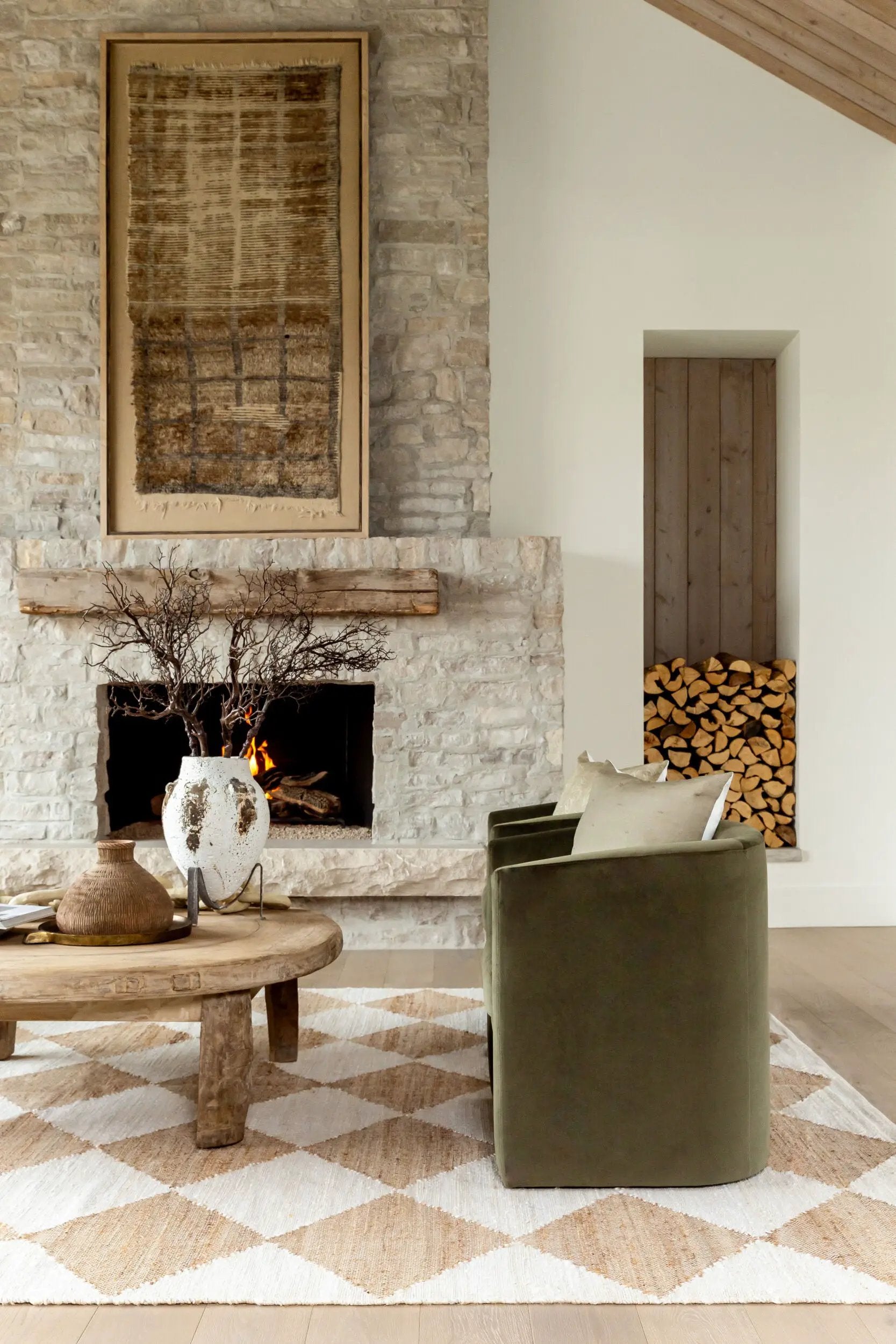Antho VVAT-2301 Sandstone Area Rug by LIVABLISS