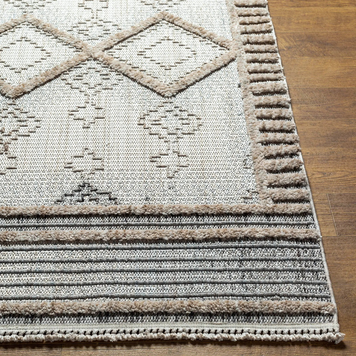 Zaragoza ZRZ-2301 Cream Area Rug by LIVABLISS