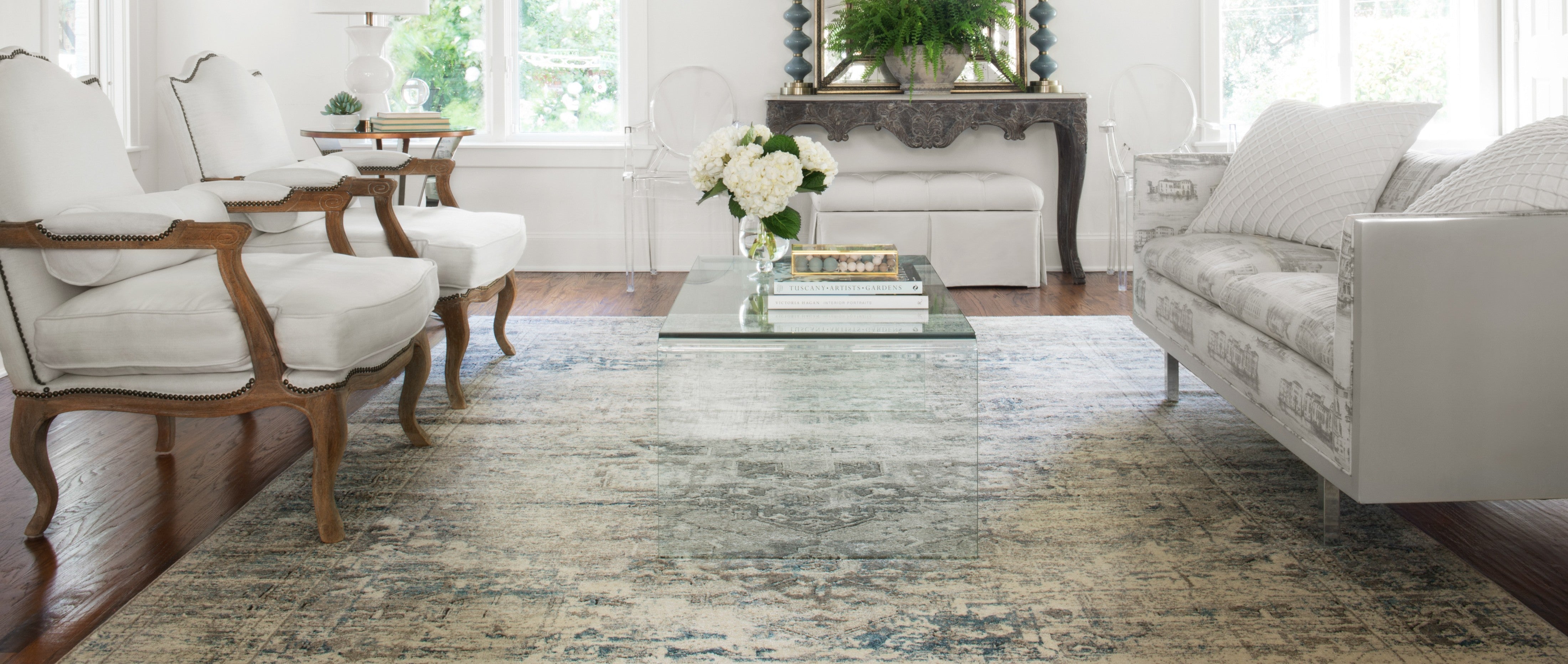 Stylish transitional rug combining traditional motifs with modern colors, ideal for enhancing both classic and contemporary interiors.