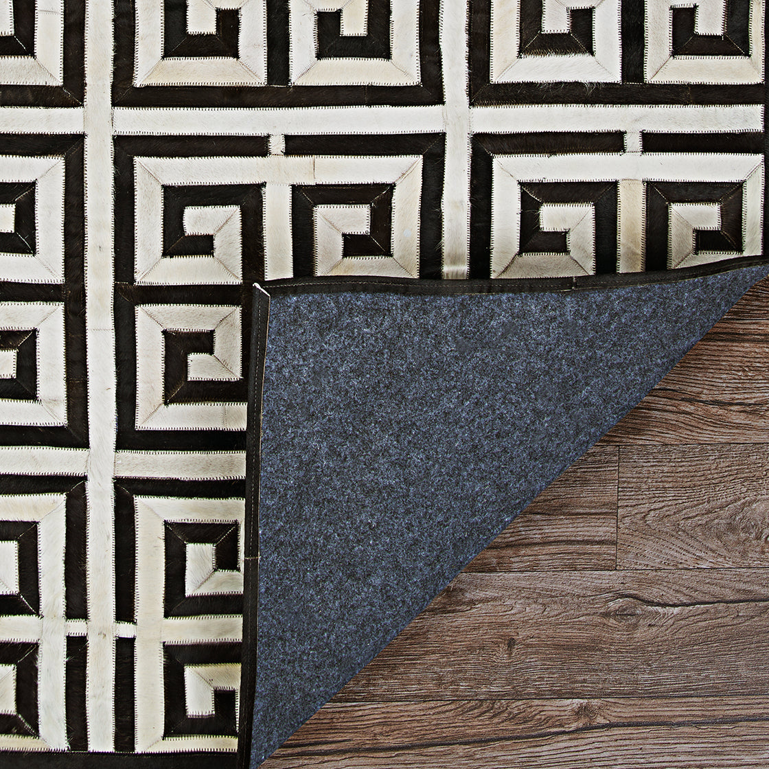 Couristan Chalet Meander Black/Ivory Area Rug