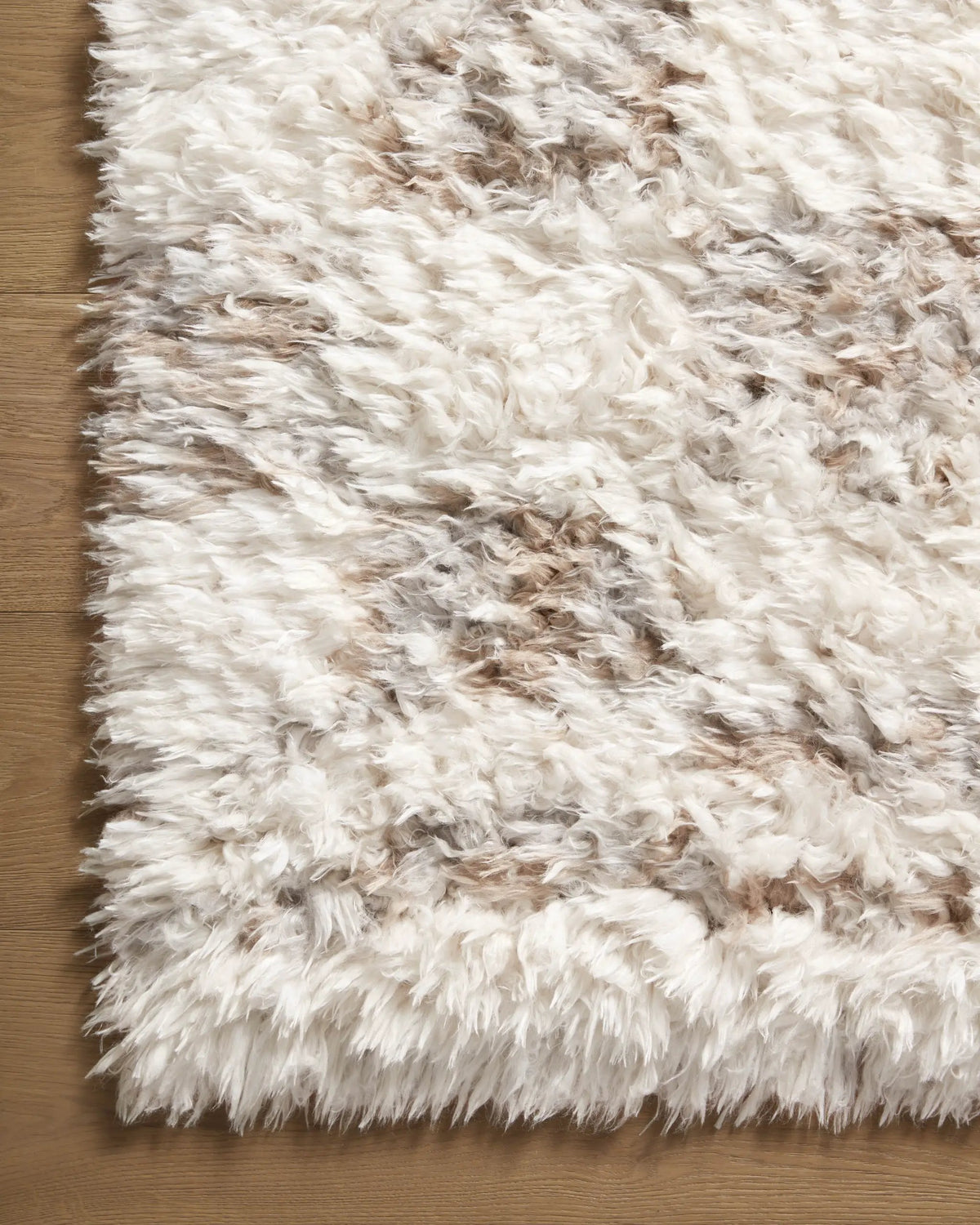 Amira AMI-05 Ivory / Pebble Area Rug by Angela Rose x Loloi