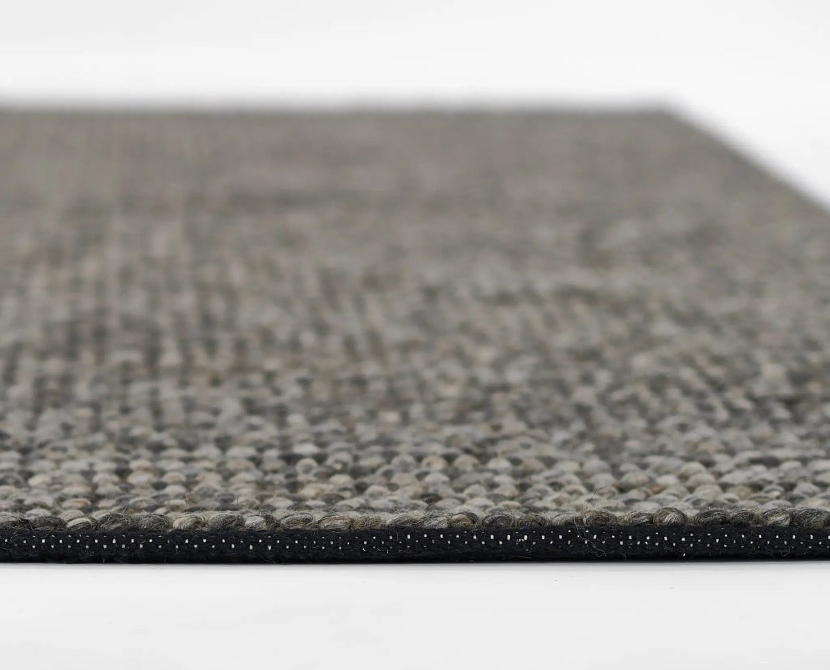 Andes AND-8 Charcoal Area Rug by Momeni