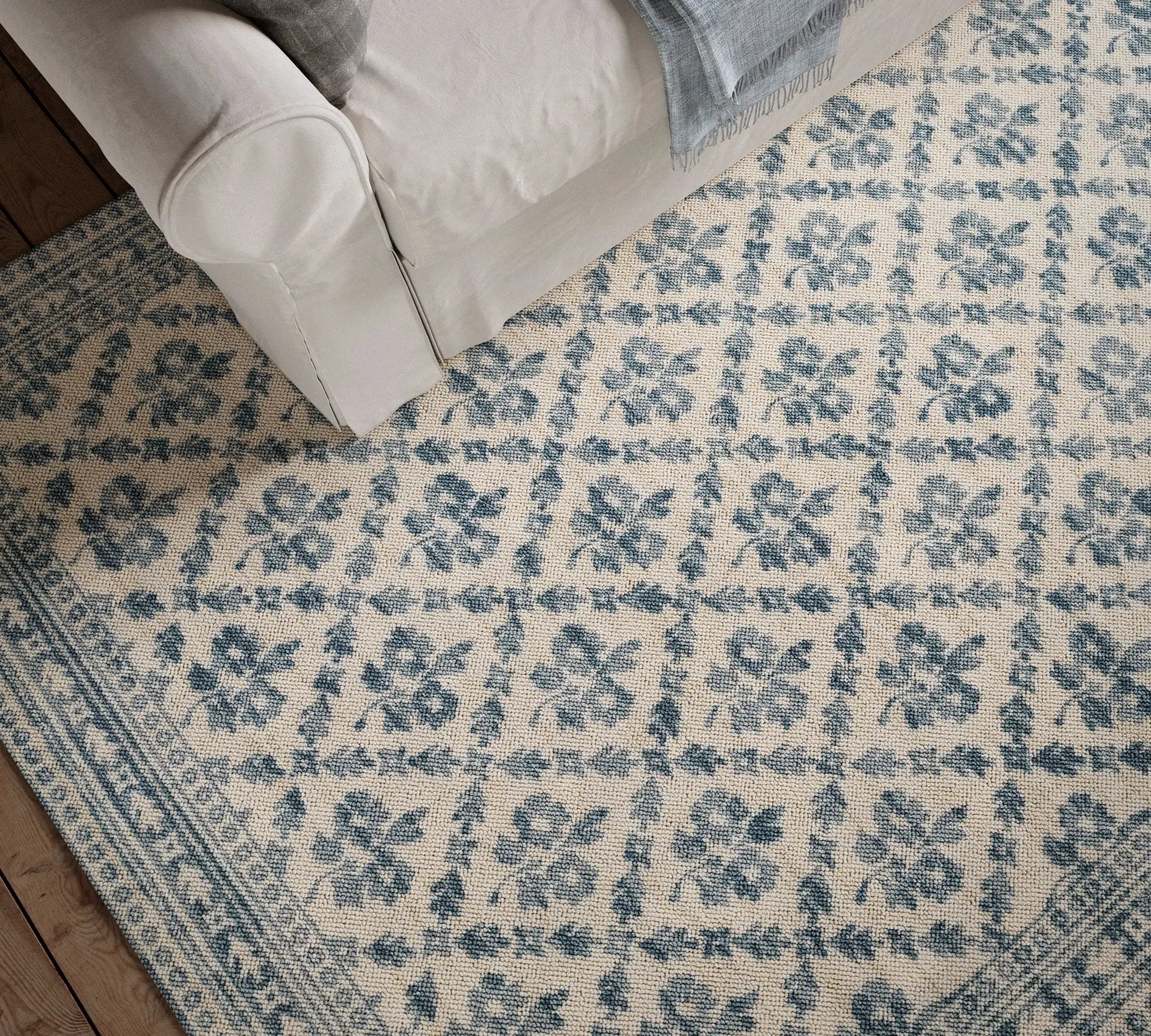 Bibury BIB-1 Blue Area Rug by Momeni