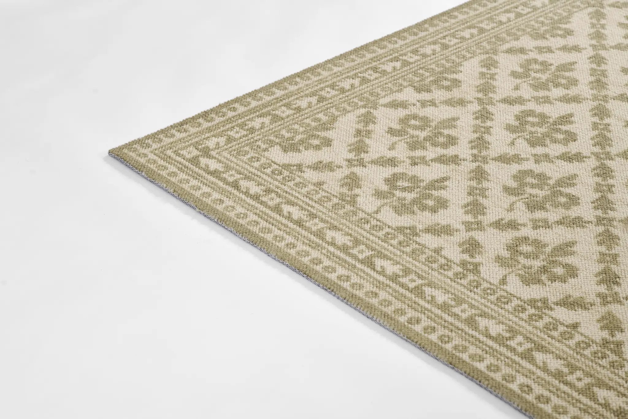 Bibury BIB-1 Green Area Rug by Momeni