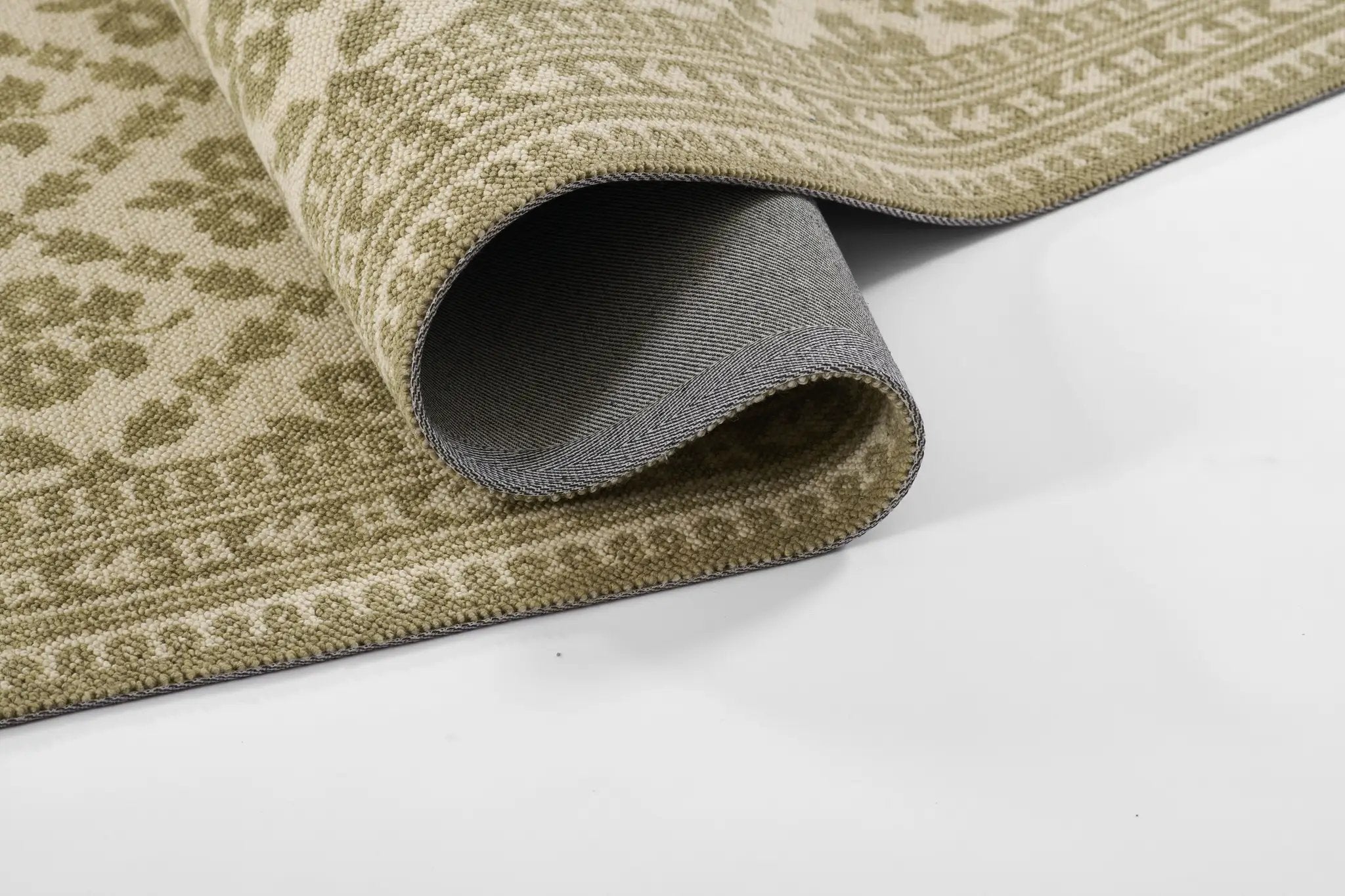 Bibury BIB-1 Green Area Rug by Momeni