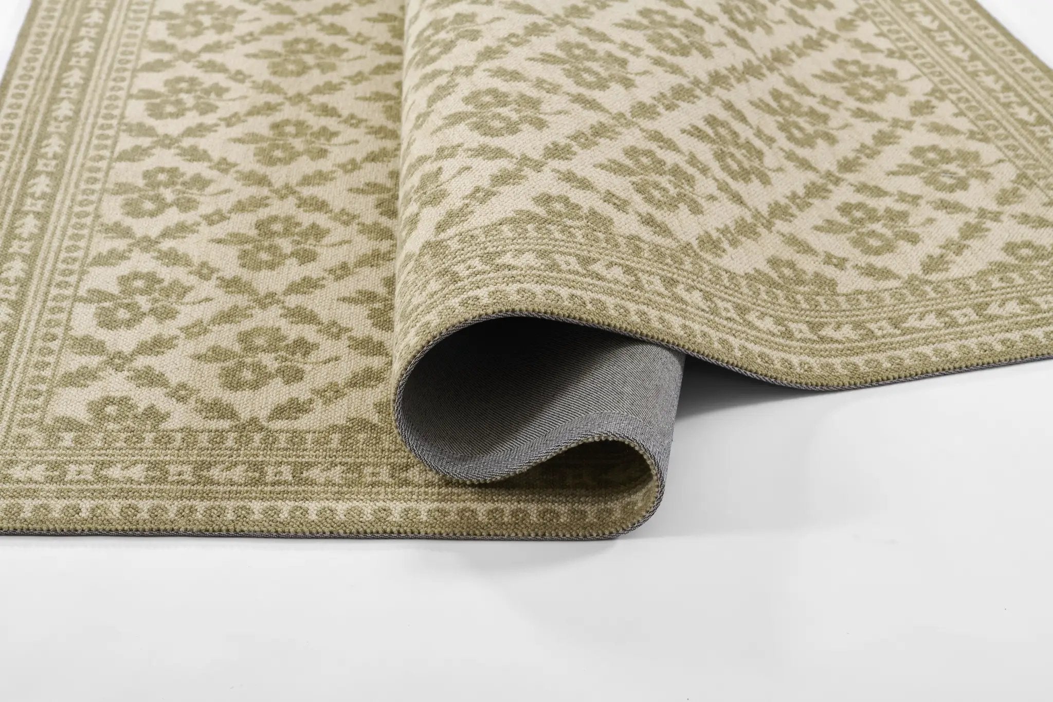 Bibury BIB-1 Green Area Rug by Momeni
