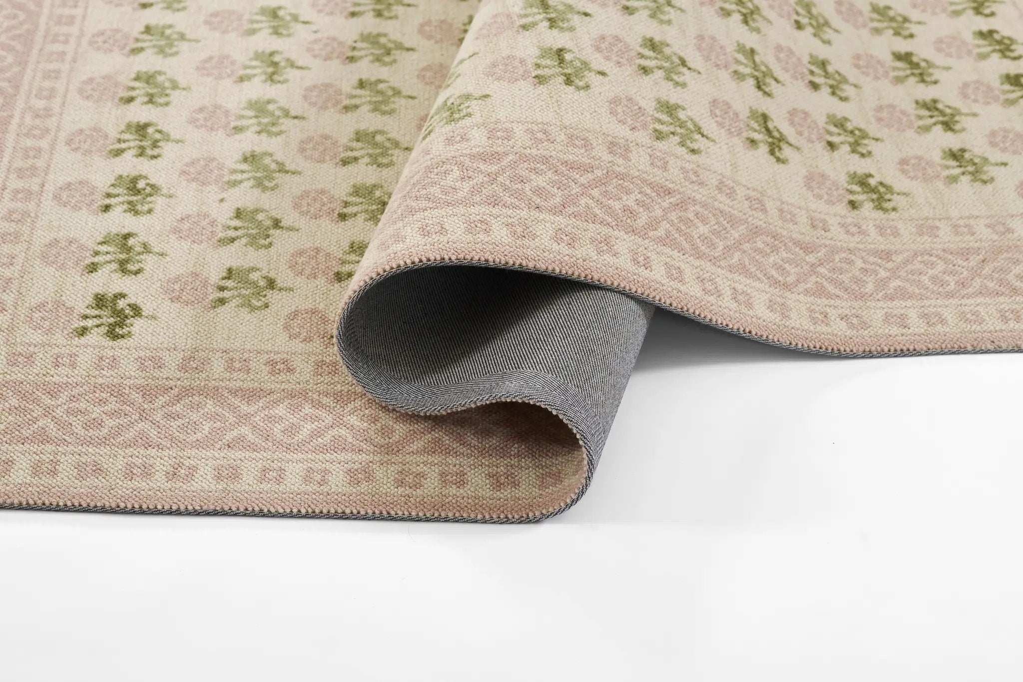Bibury BIB-3 Pink Area Rug by Momeni